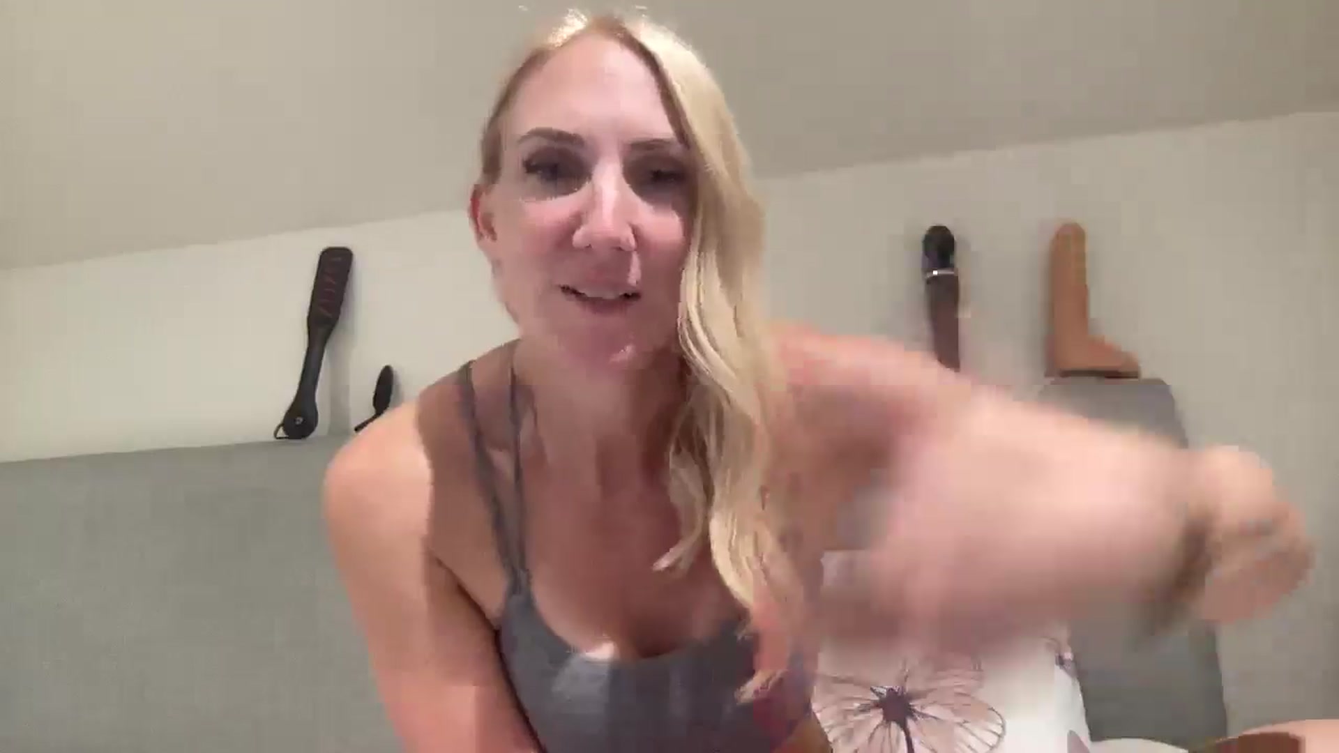 Gallery image thumbnail from Bellanoirxx's myfreecams stream on, 07/29/2025, 23:44 image 15 of 20