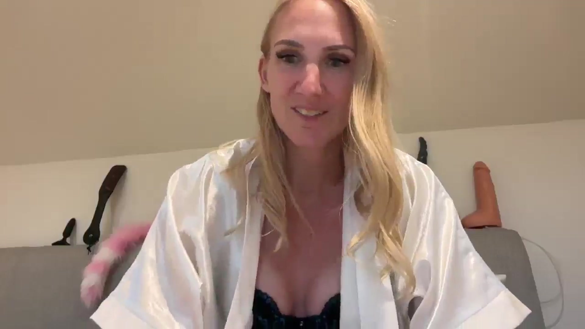 Gallery image thumbnail from Bellanoirxx's myfreecams stream on, 07/31/2025, 22:40 image 4 of 20