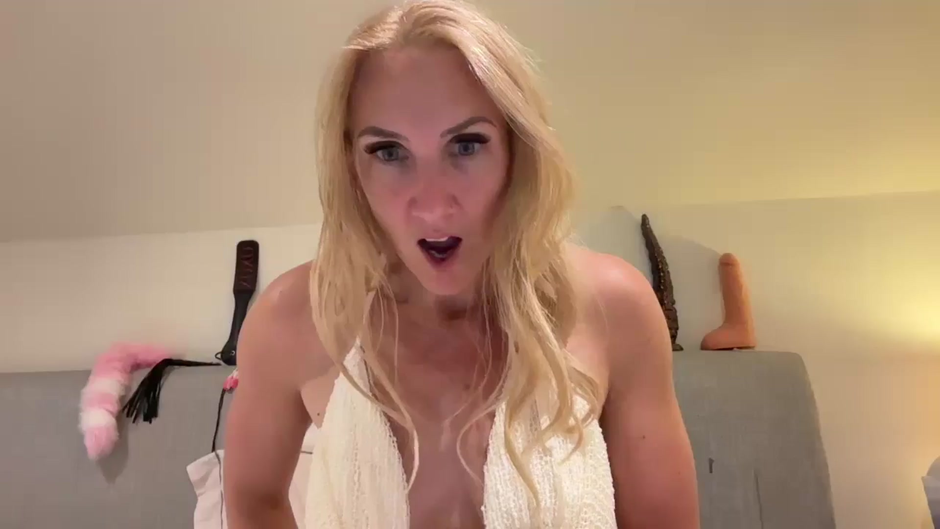 Gallery image thumbnail from Bellanoirxx's myfreecams stream on, 08/03/2025, 23:10 image 8 of 20