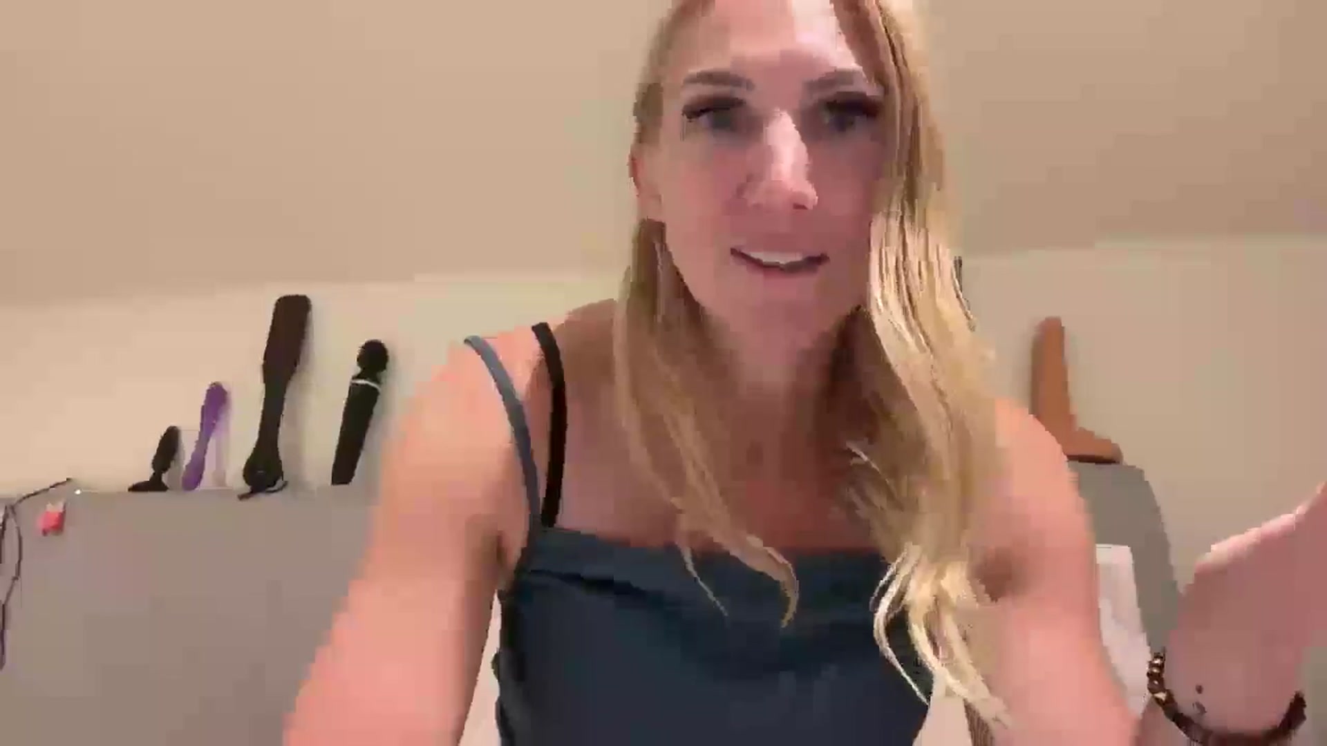 Gallery image thumbnail from Bellanoirxx's myfreecams stream on, 08/06/2025, 21:33 image 5 of 20