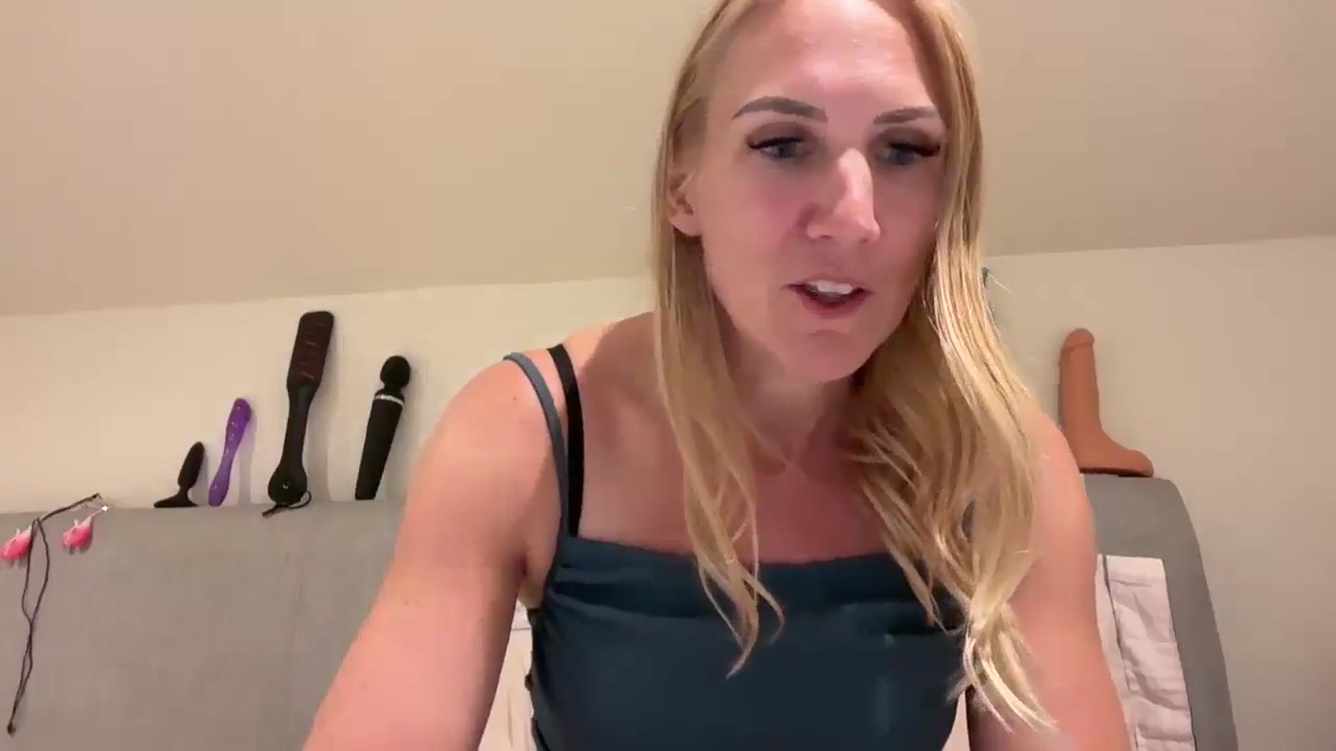 Gallery image thumbnail from Bellanoirxx's myfreecams stream on, 08/06/2025, 21:33 image 2 of 20