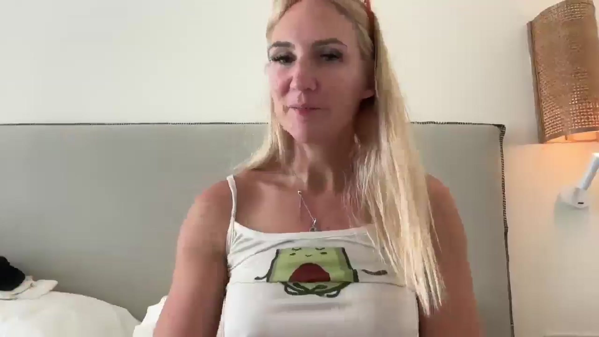 Gallery image thumbnail from Bellanoirxx's myfreecams stream on, 08/15/2025, 11:01 image 15 of 20