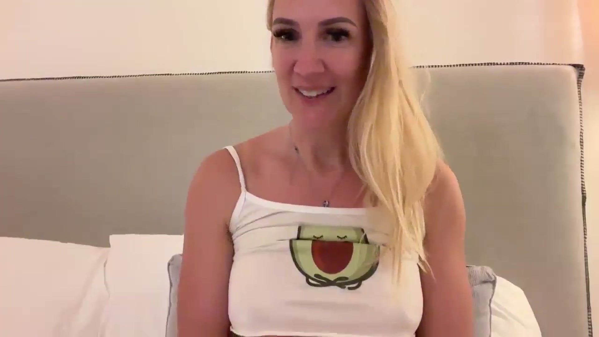 Gallery image thumbnail from Bellanoirxx's myfreecams stream on, 08/16/2025, 10:41 image 6 of 20