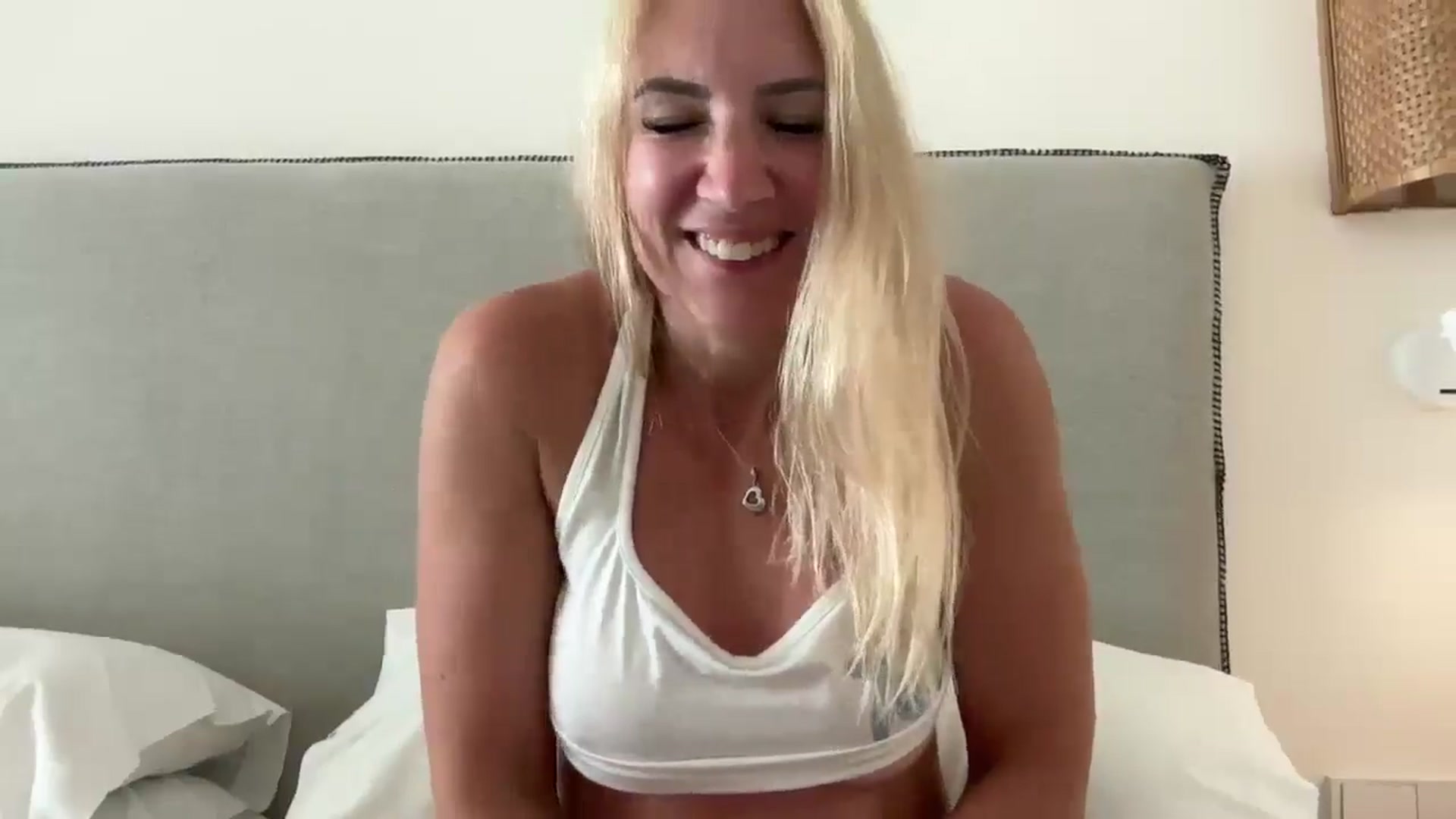 Gallery image thumbnail from Bellanoirxx's myfreecams stream on, 08/17/2025, 12:11 image 8 of 20
