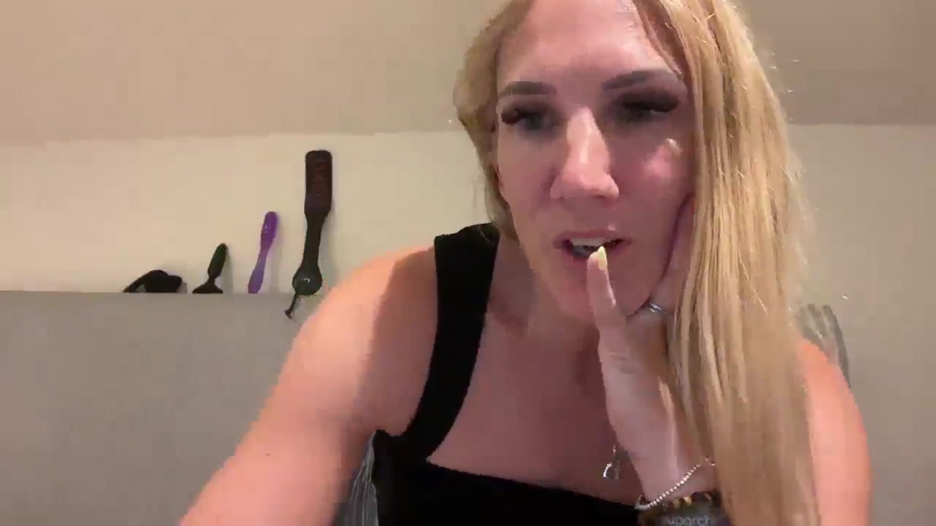 Gallery image thumbnail from Bellanoirxx's myfreecams stream on, 08/23/2025, 22:16 image 5 of 20
