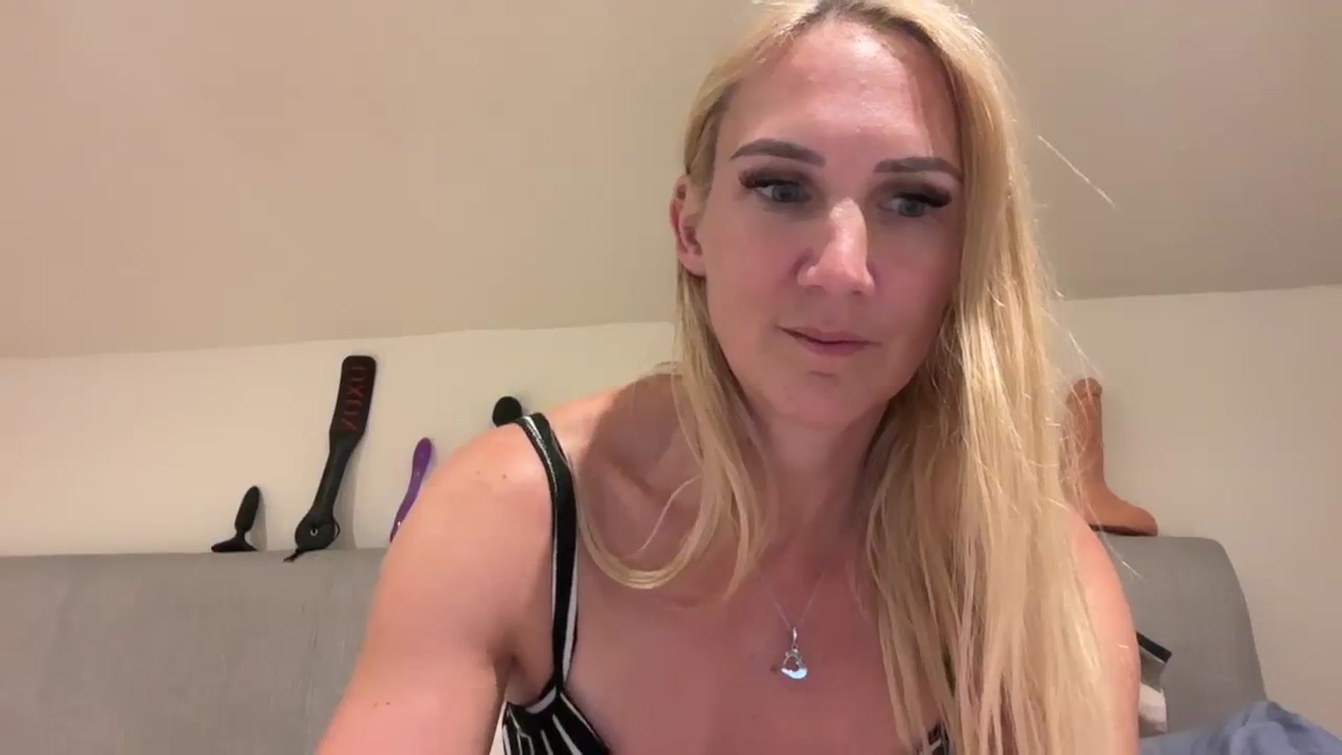 Gallery image thumbnail from Bellanoirxx's myfreecams stream on, 08/24/2025, 20:41 image 20 of 20