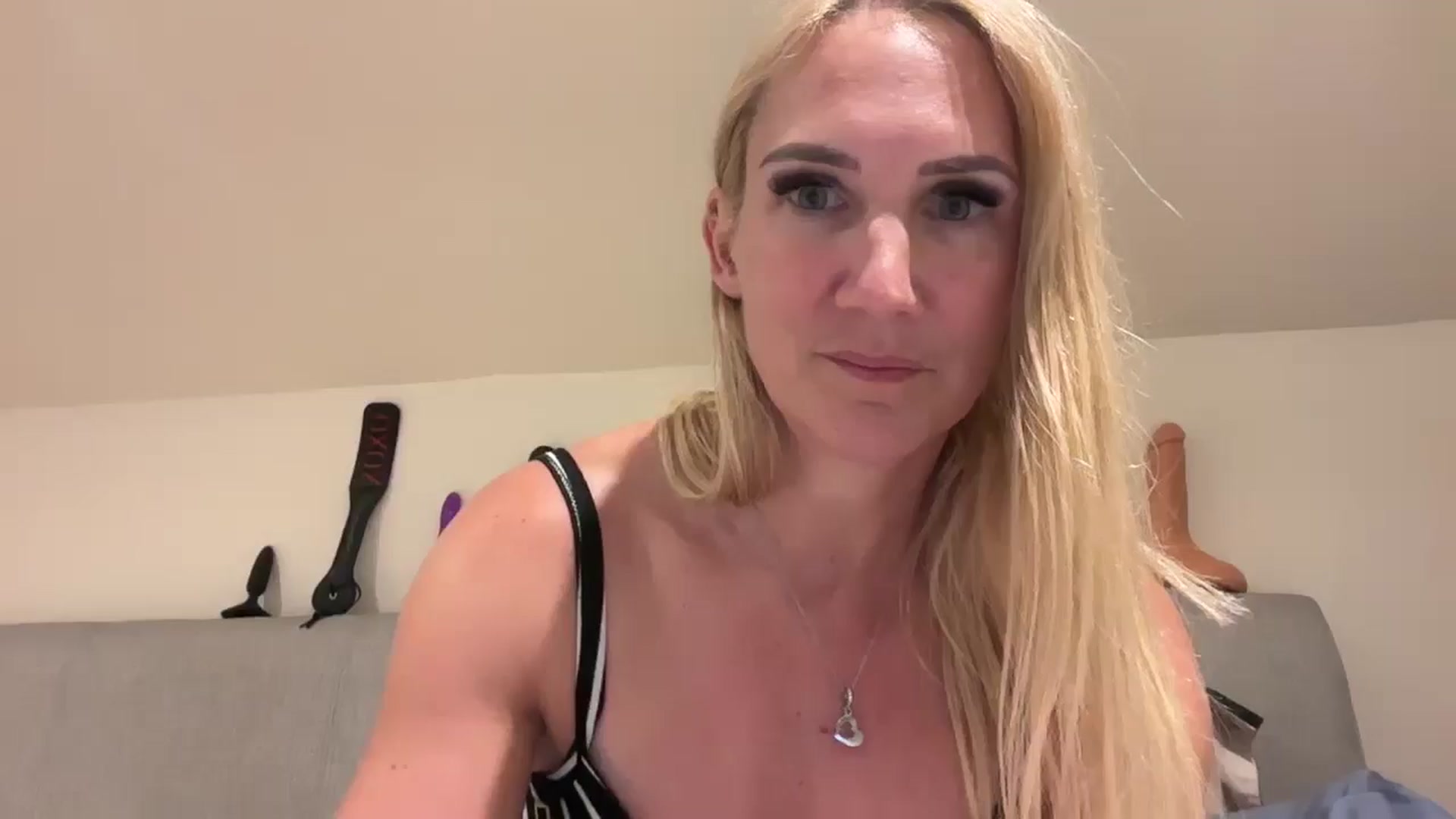 Gallery image thumbnail from Bellanoirxx's myfreecams stream on, 08/24/2025, 20:41 image 13 of 20