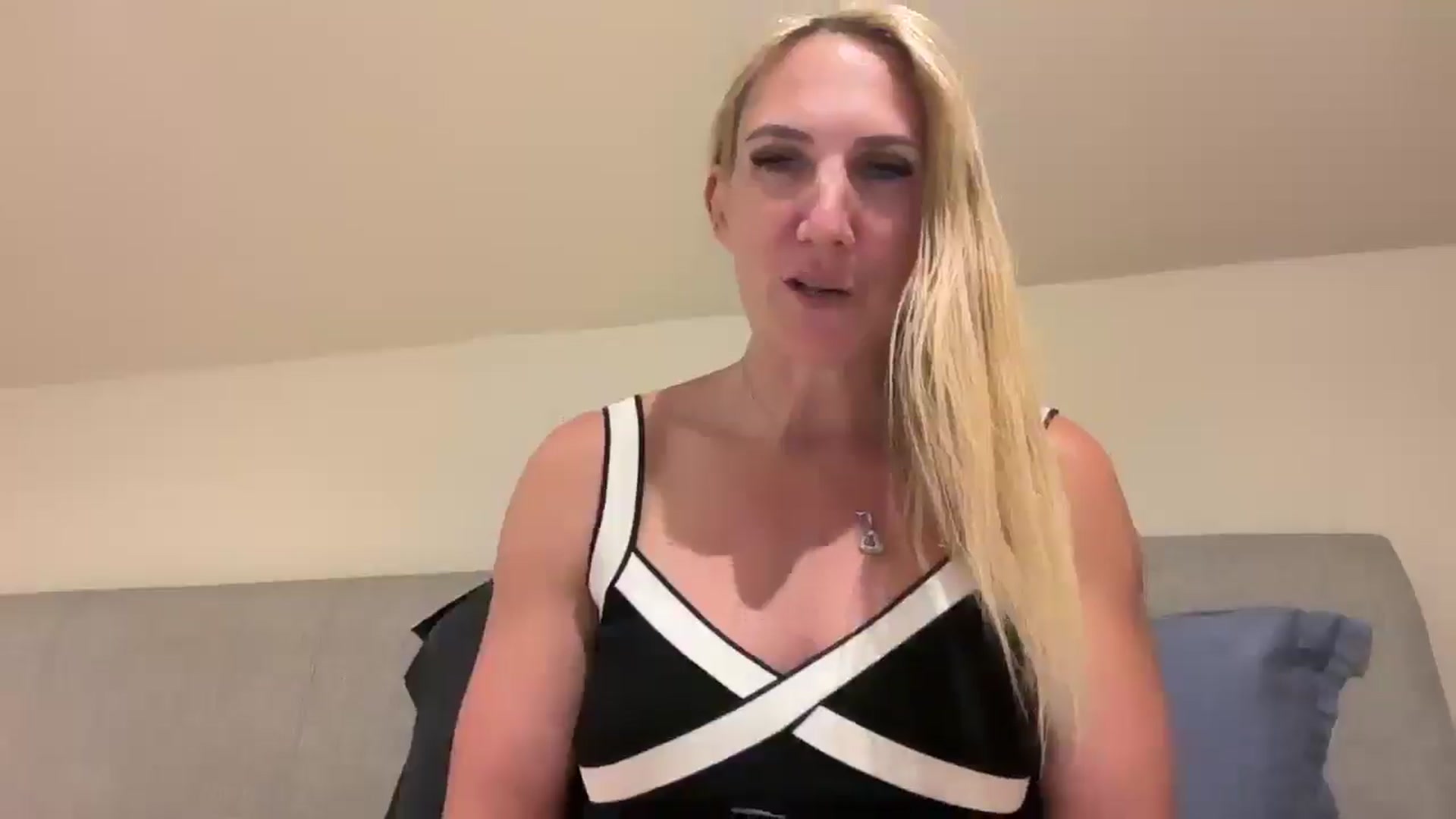 Gallery image thumbnail from Bellanoirxx's myfreecams stream on, 08/25/2025, 23:22 image 5 of 20