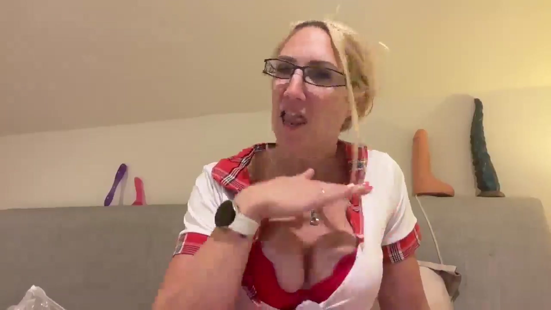 Gallery image thumbnail from Bellanoirxx's myfreecams stream on, 08/28/2025, 22:25 image 15 of 20