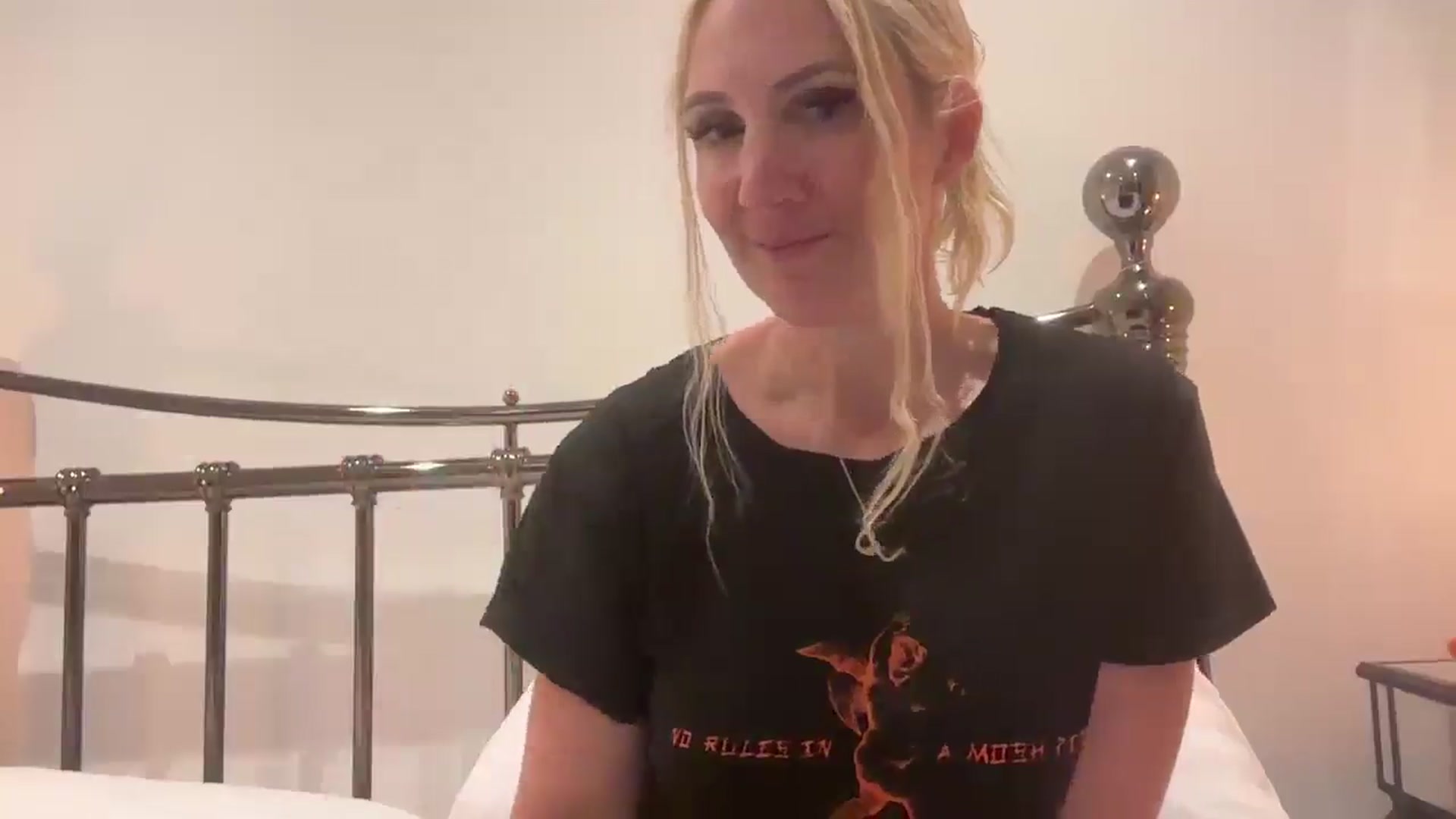 Gallery image thumbnail from Bellanoirxx's myfreecams stream on, 08/31/2025, 19:37 image 8 of 20
