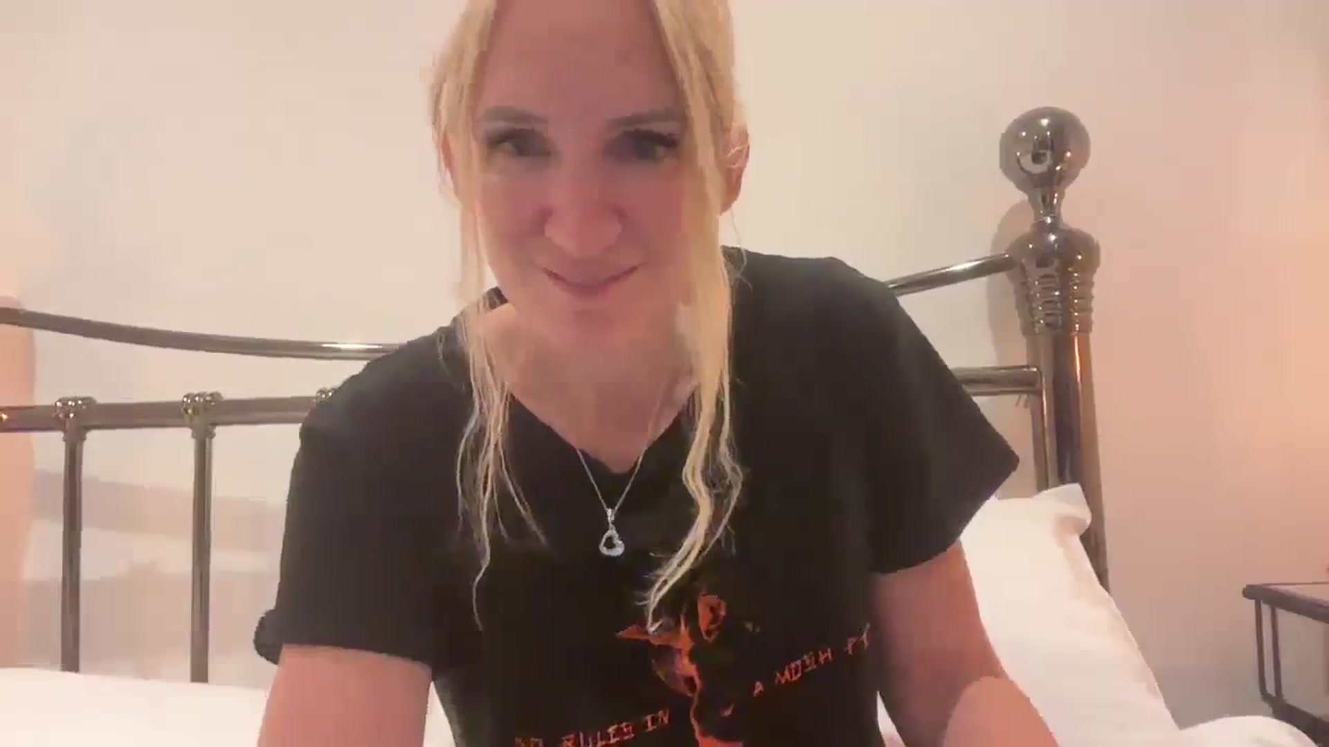Gallery image thumbnail from Bellanoirxx's myfreecams stream on, 08/31/2025, 19:37 image 18 of 20