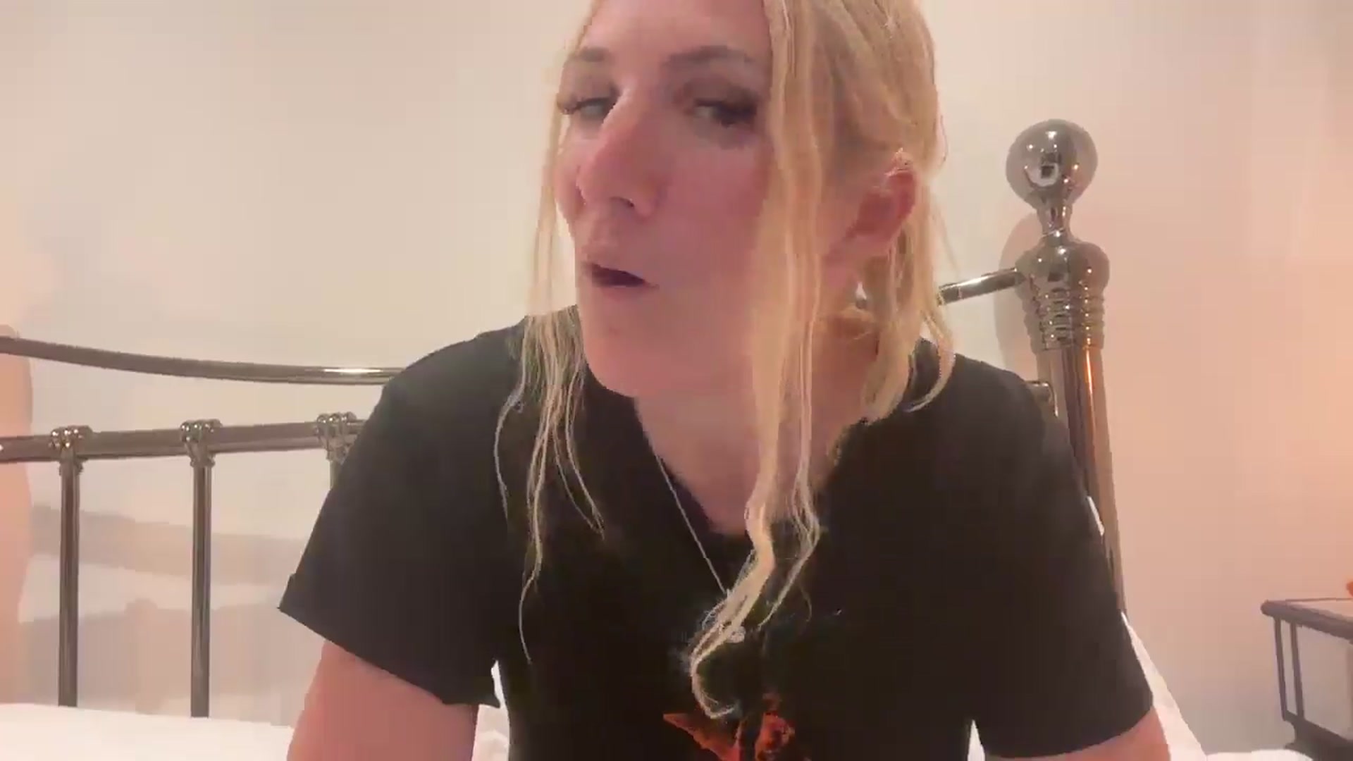 Gallery image thumbnail from Bellanoirxx's myfreecams stream on, 08/31/2025, 19:37 image 14 of 20