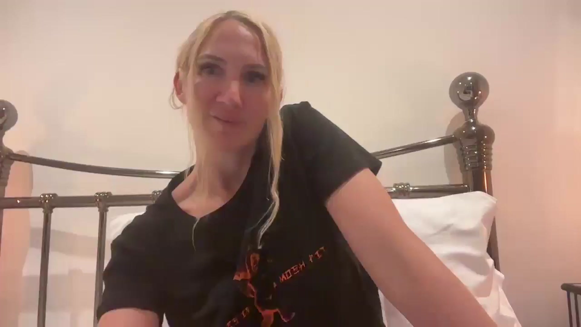 Gallery image thumbnail from Bellanoirxx's myfreecams stream on, 08/31/2025, 20:44 image 6 of 20