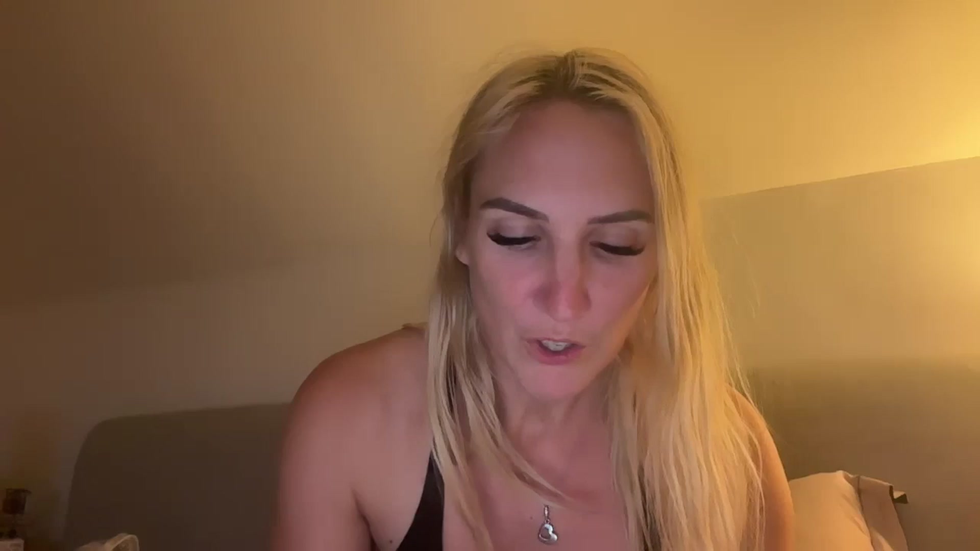 Gallery image thumbnail from Bellanoirxx's myfreecams stream on, 09/08/2025, 19:31 image 12 of 20