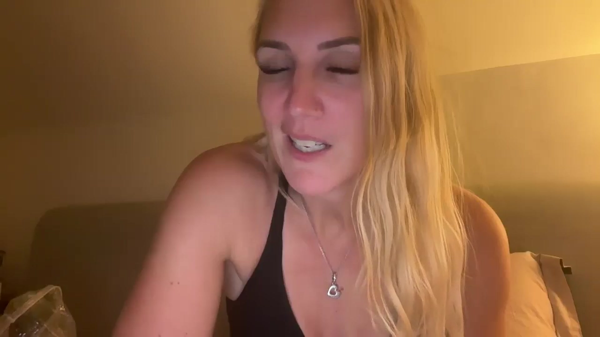 Gallery image thumbnail from Bellanoirxx's myfreecams stream on, 09/08/2025, 19:31 image 16 of 20