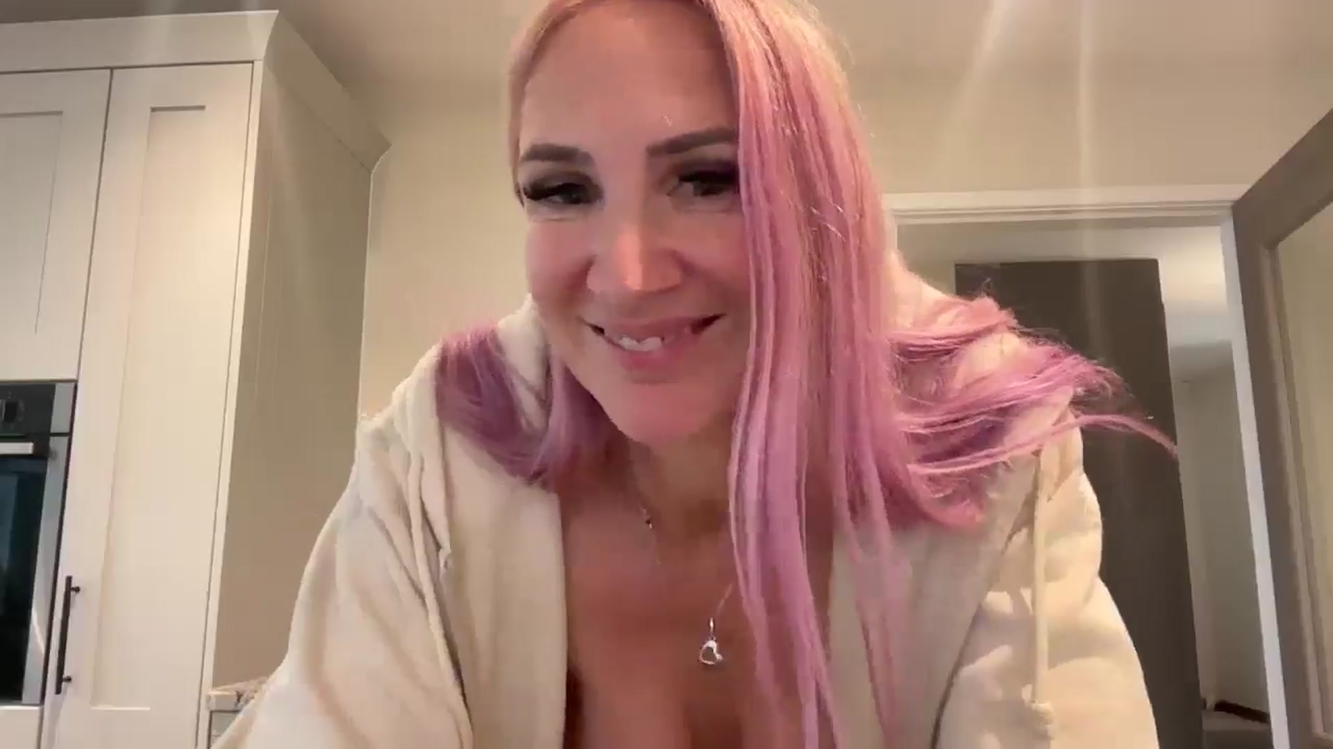 Gallery image thumbnail from Bellanoirxx's myfreecams stream on, 09/16/2025, 10:13 image 19 of 20