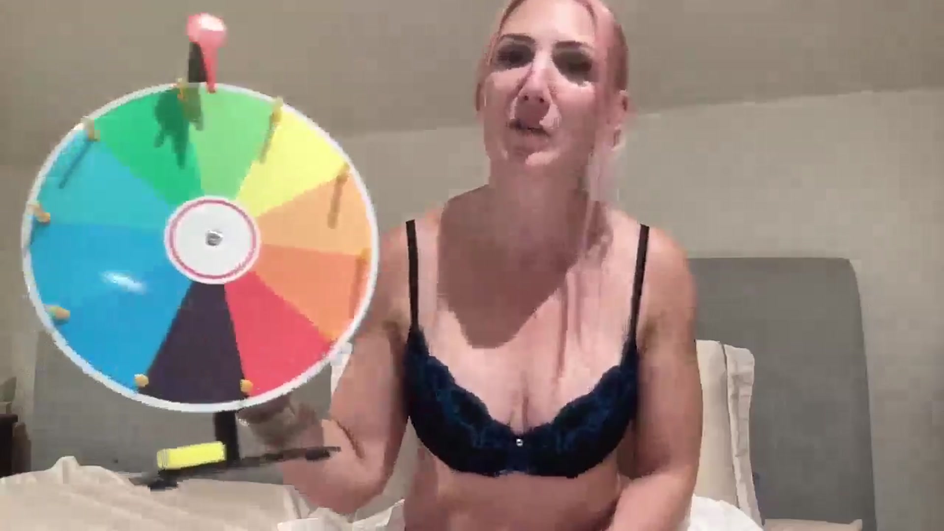 Gallery image thumbnail from Bellanoirxx's myfreecams stream on, 10/05/2025, 20:31 image 19 of 20