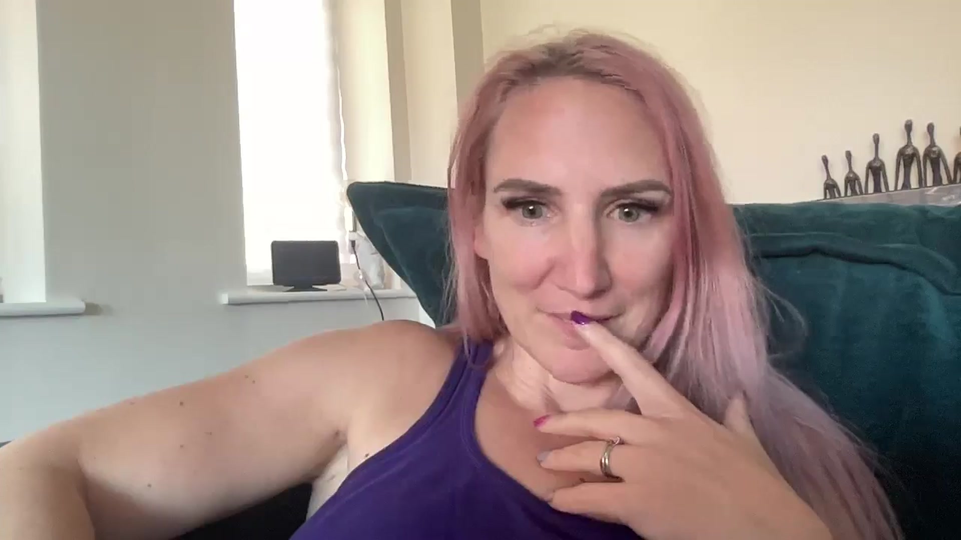 Gallery image thumbnail from Bellanoirxx's myfreecams stream on, 10/06/2025, 13:30 image 15 of 20