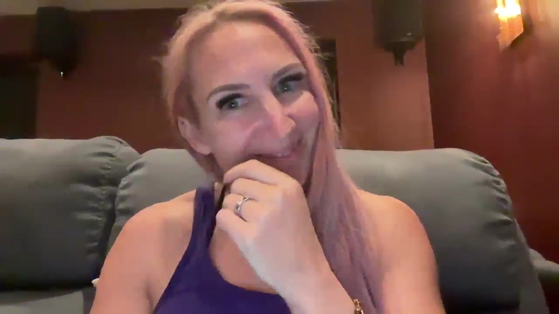 Gallery image thumbnail from Bellanoirxx's myfreecams stream on, 10/08/2025, 20:48 image 10 of 20