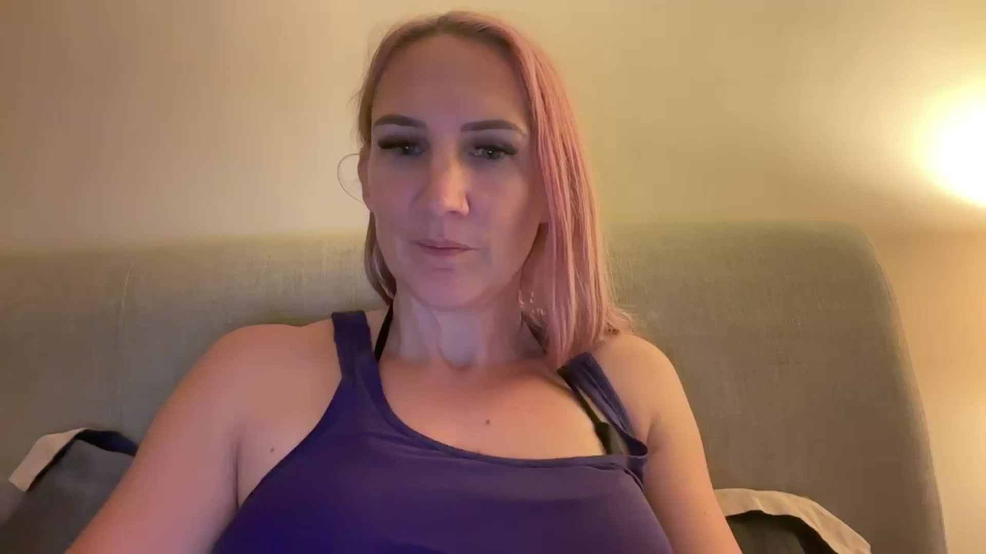 Gallery image thumbnail from Bellanoirxx's myfreecams stream on, 10/08/2025, 20:48 image 7 of 20