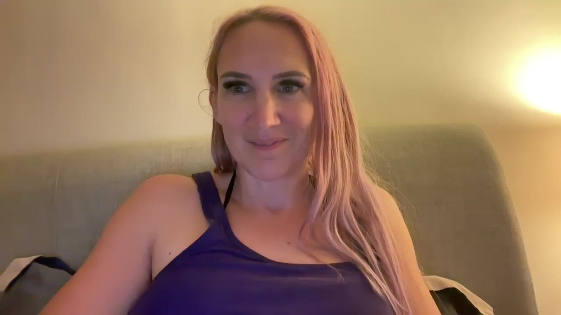 Gallery image thumbnail from Bellanoirxx's myfreecams stream on, 10/08/2025, 20:48 image 6 of 20