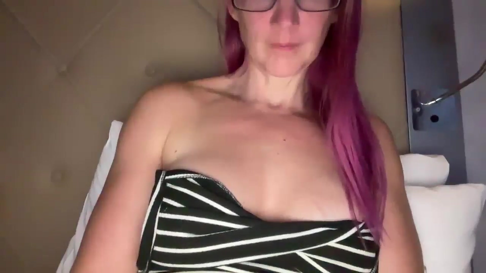 Gallery image thumbnail from Bellanoirxx's myfreecams stream on, 10/27/2025, 22:36 image 11 of 20