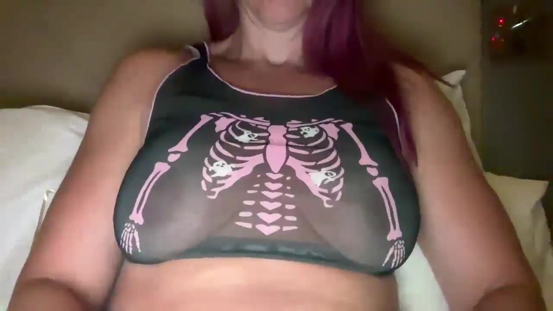 Gallery image thumbnail from Bellanoirxx's myfreecams stream on, 10/31/2025, 03:31 image 10 of 20