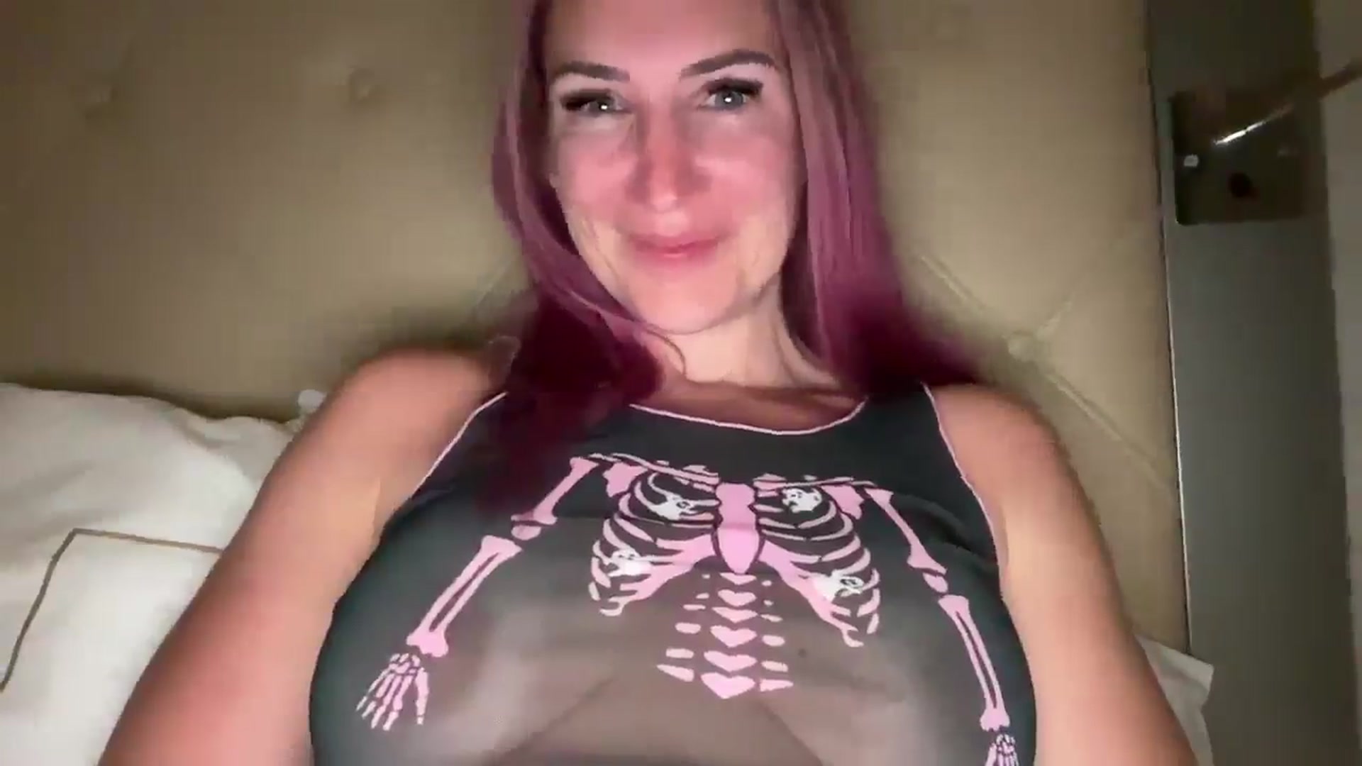 Gallery image thumbnail from Bellanoirxx's myfreecams stream on, 10/31/2025, 04:17 image 15 of 20