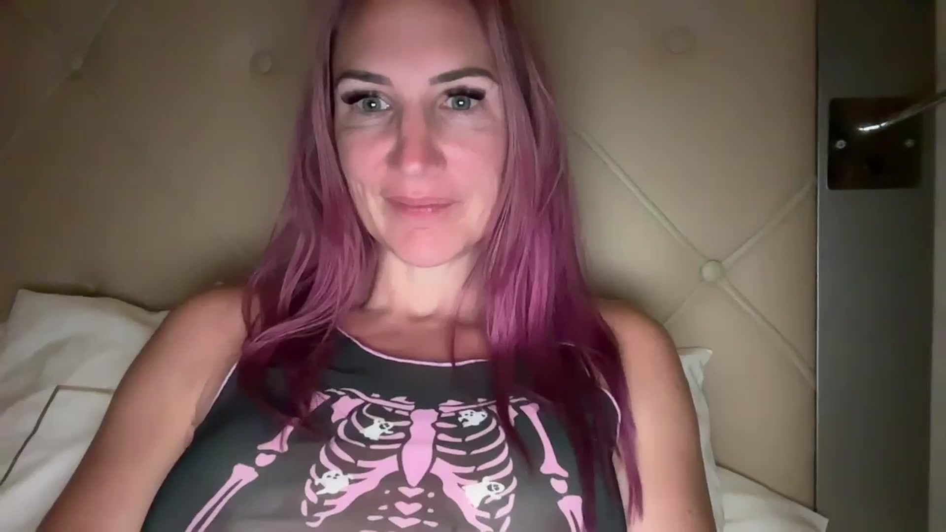 Gallery image thumbnail from Bellanoirxx's myfreecams stream on, 10/31/2025, 04:17 image 8 of 20