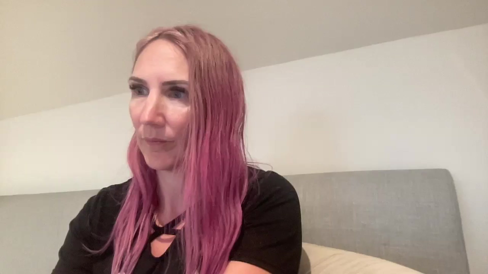 Gallery image thumbnail from Bellanoirxx's myfreecams stream on, 11/04/2025, 13:45 image 2 of 20