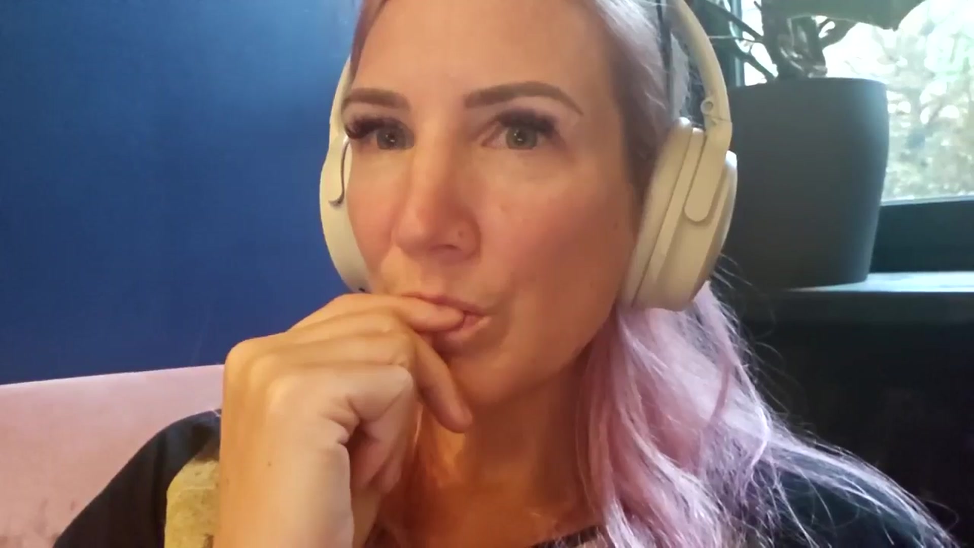 Gallery image thumbnail from Bellanoirxx's myfreecams stream on, 12/02/2025, 10:28 image 10 of 20