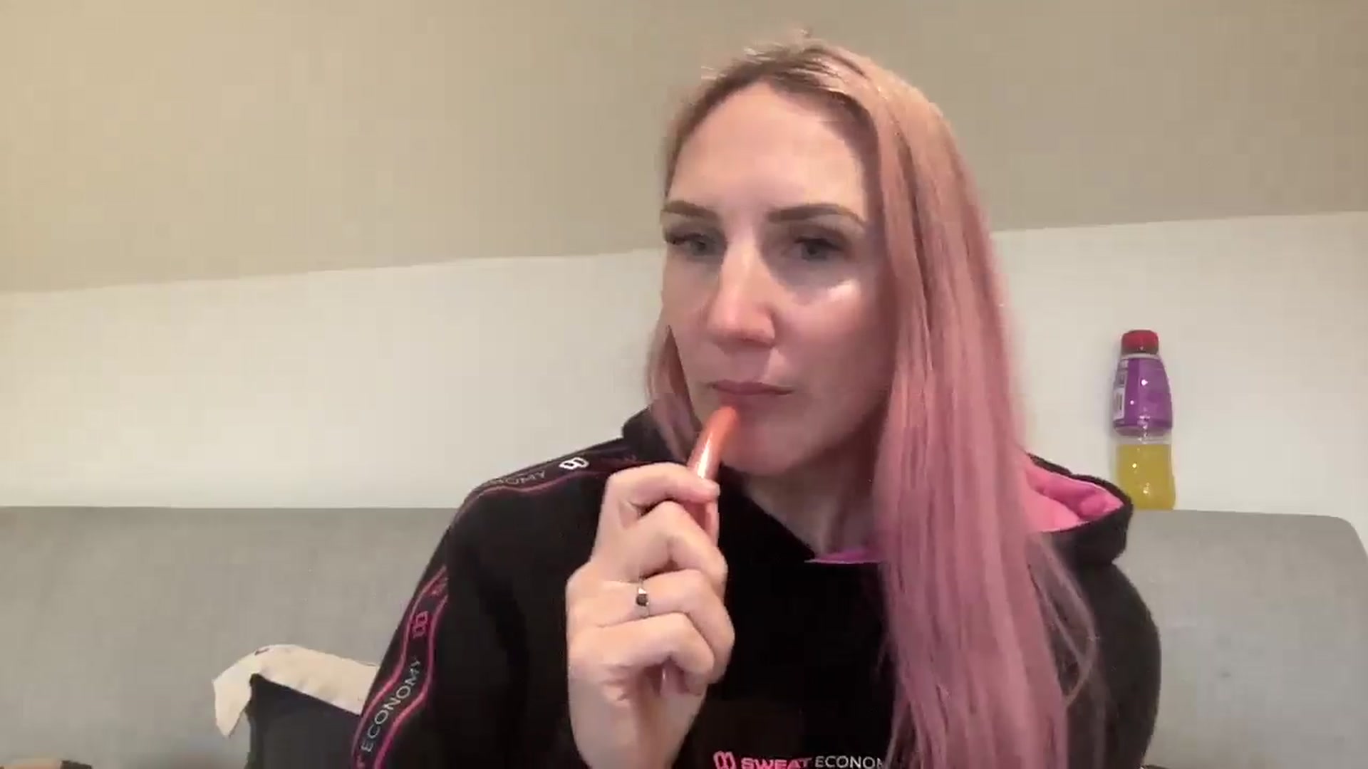 Gallery image thumbnail from Bellanoirxx's myfreecams stream on, 12/05/2025, 12:50 image 17 of 20