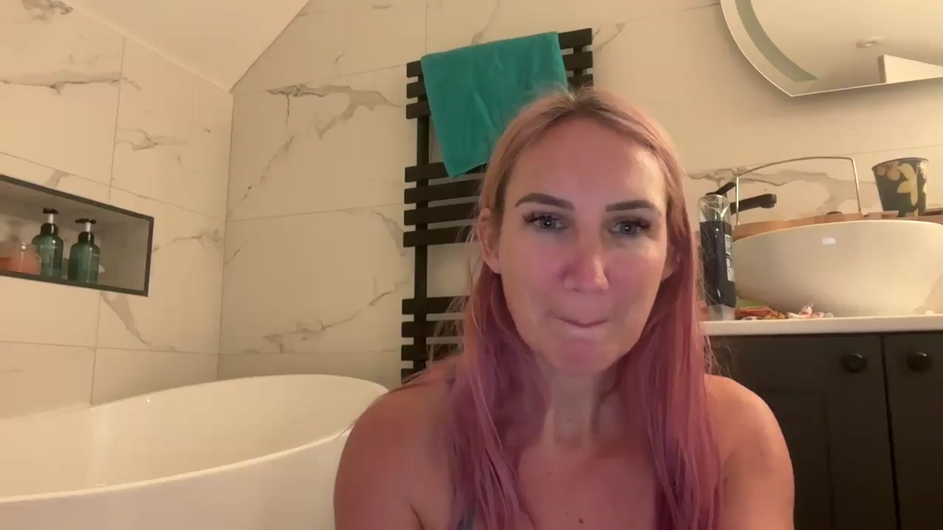 Gallery image thumbnail from Bellanoirxx's myfreecams stream on, 12/07/2025, 19:00 image 18 of 20