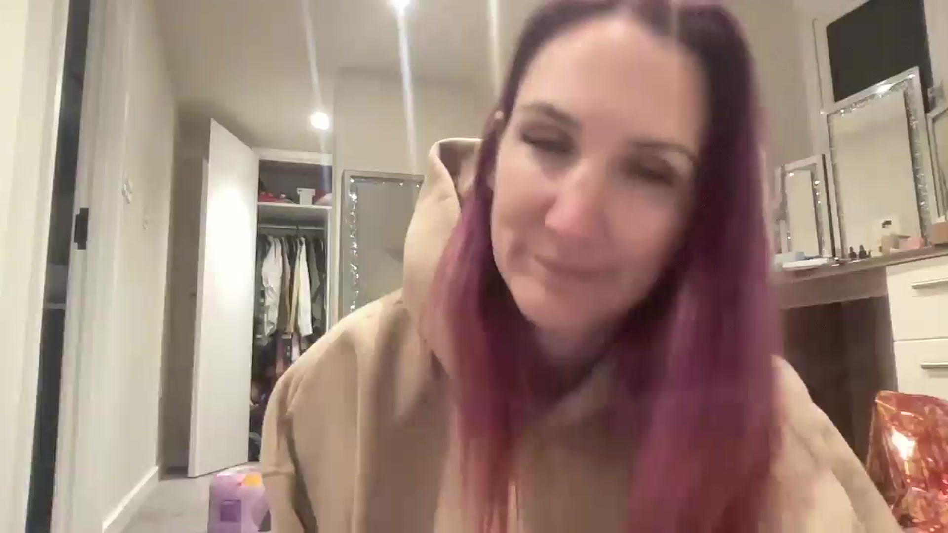 Gallery image thumbnail from Bellanoirxx's myfreecams stream on, 12/24/2025, 18:23 image 3 of 20