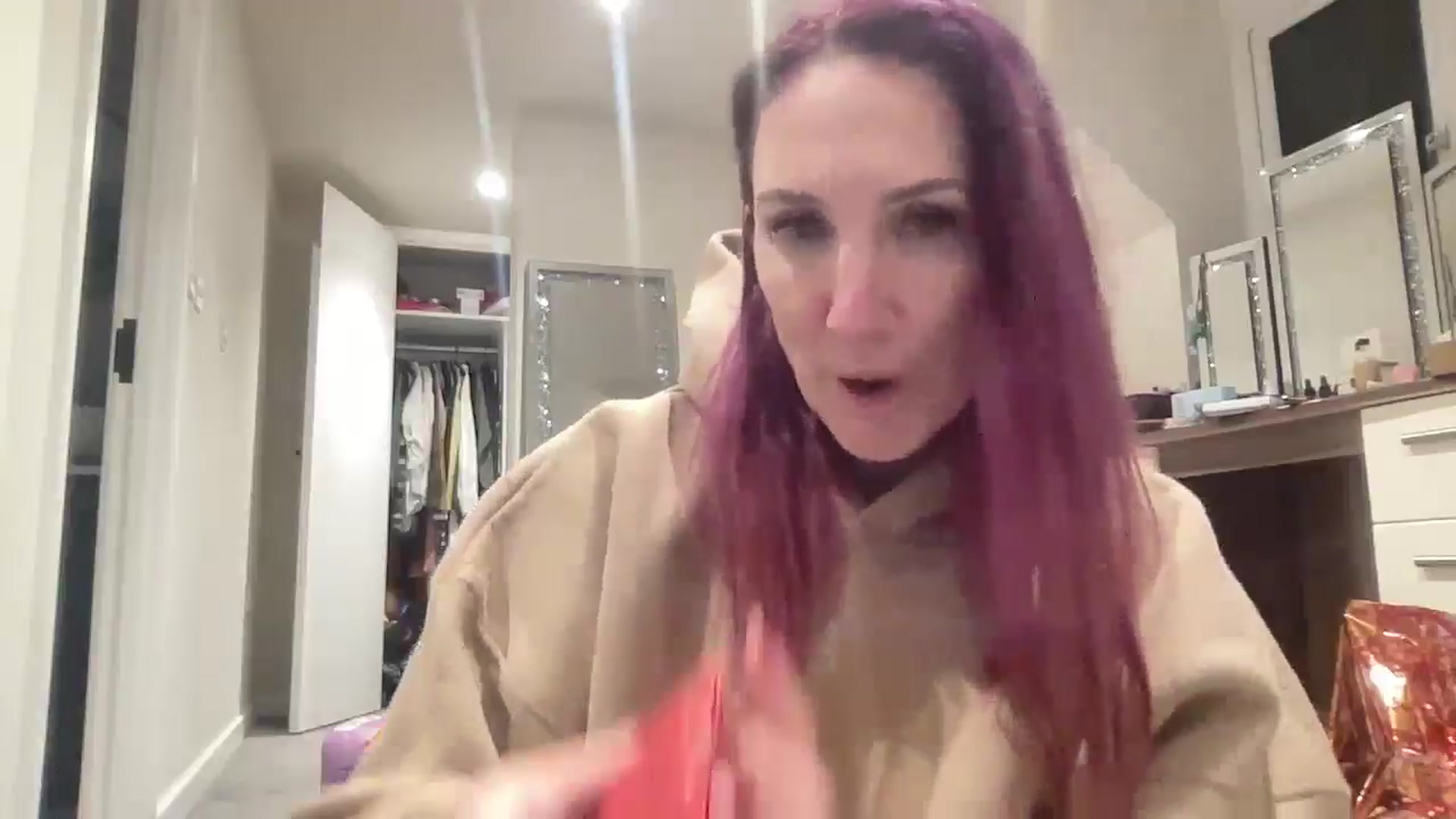 Gallery image thumbnail from Bellanoirxx's myfreecams stream on, 12/24/2025, 18:23 image 2 of 20