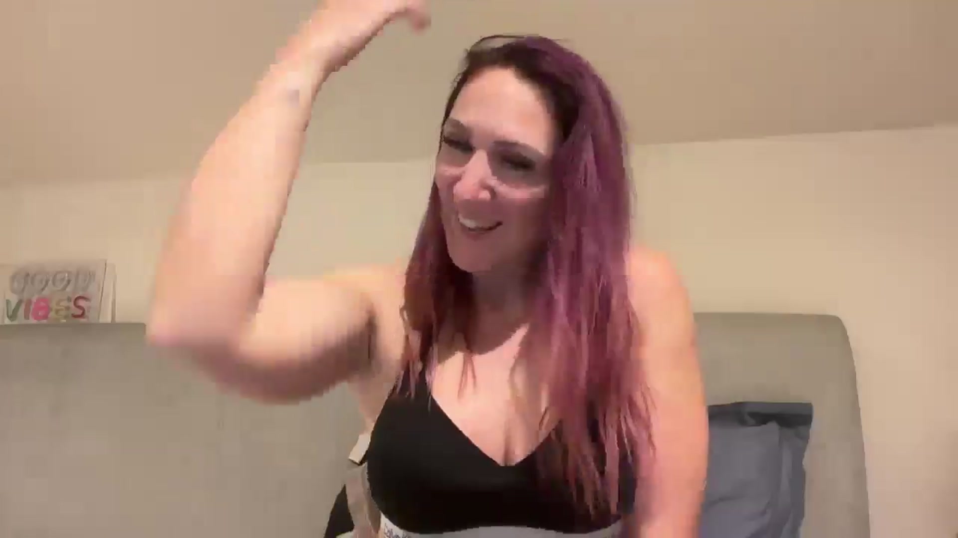 Gallery image thumbnail from Bellanoirxx's myfreecams stream on, 01/07/2026, 23:33 image 3 of 20