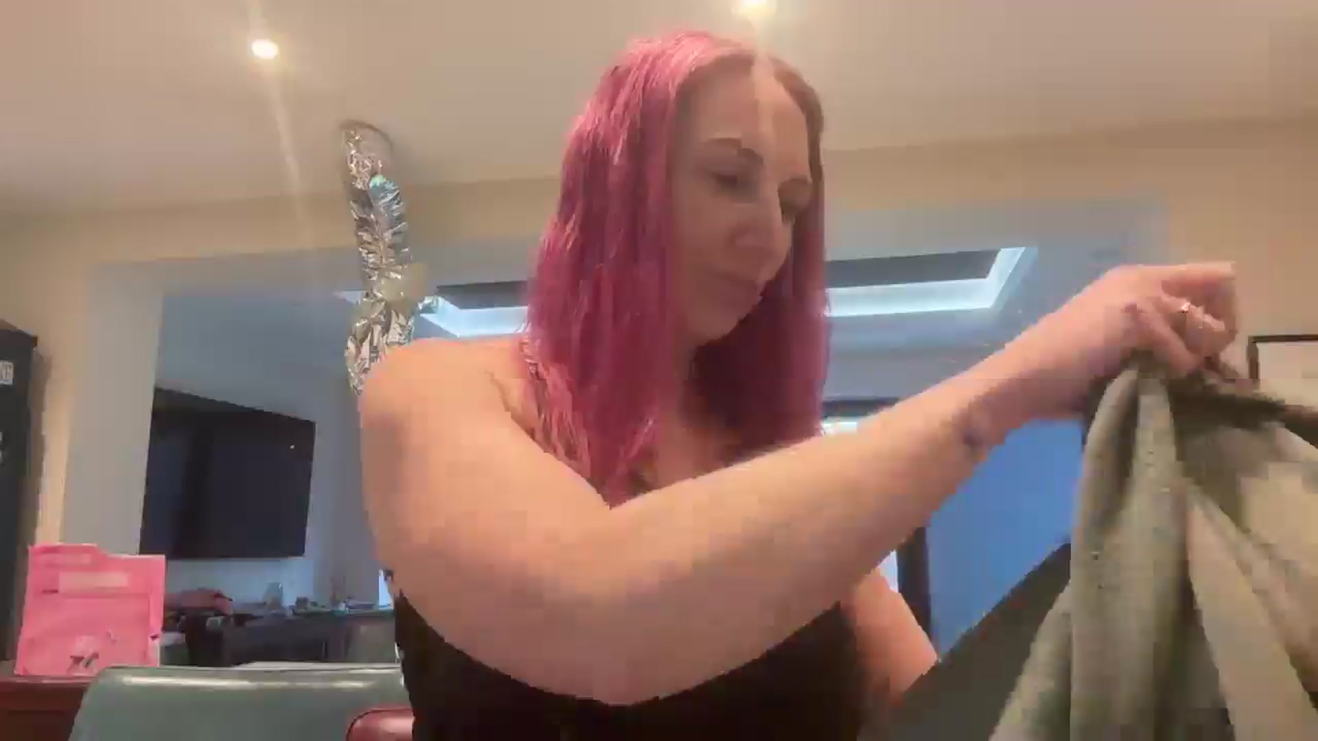 Gallery image thumbnail from Bellanoirxx's myfreecams stream on, 02/04/2026, 11:18 image 2 of 20