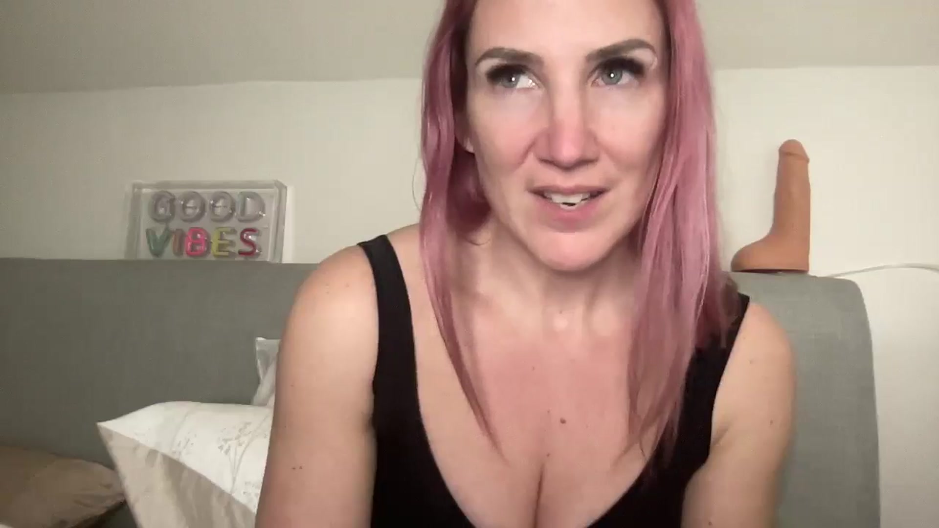 Gallery image thumbnail from Bellanoirxx's myfreecams stream on, 03/07/2026, 24:42 image 9 of 20