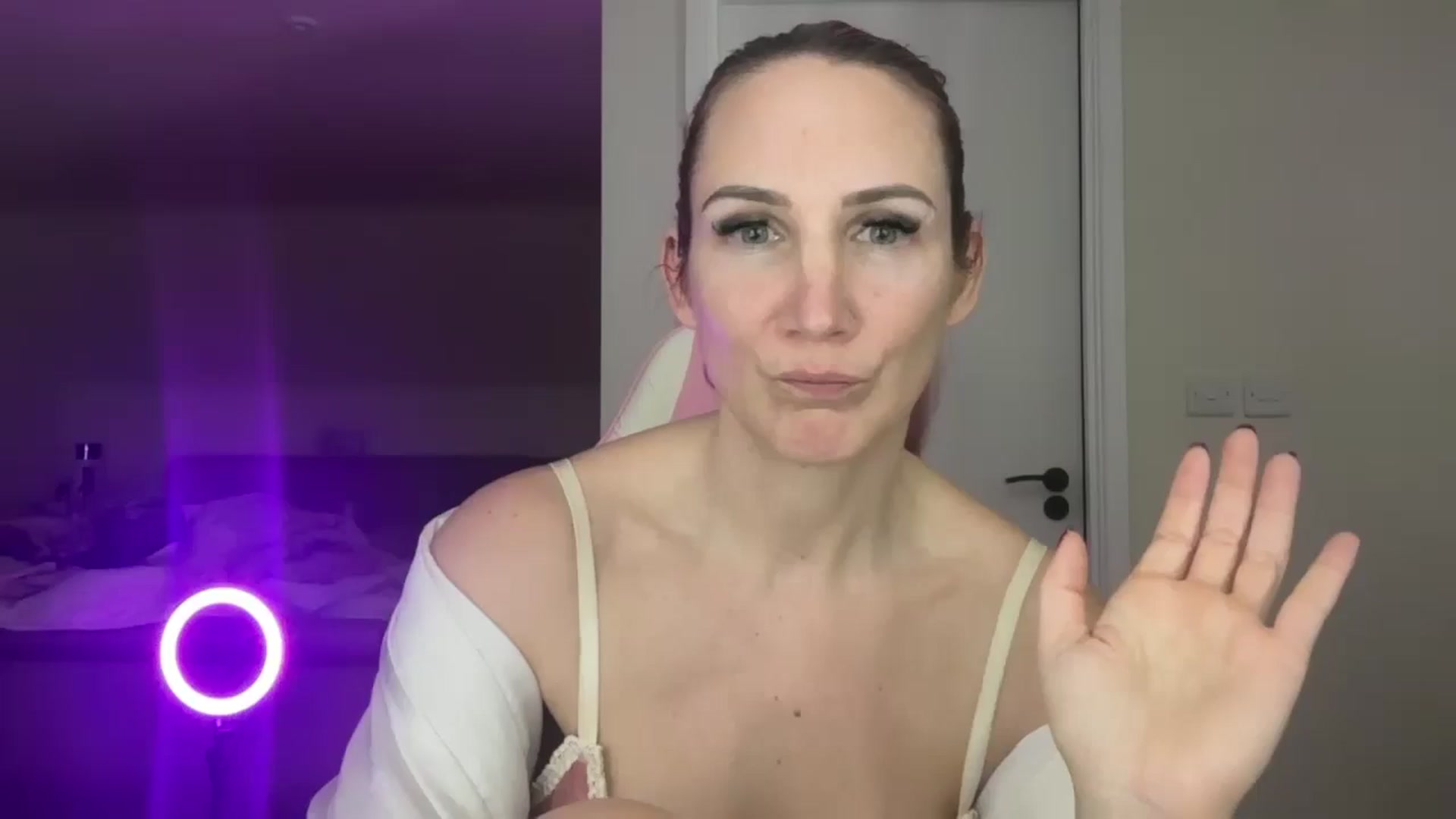 Gallery image thumbnail from Bellanoirxx's myfreecams stream on, 03/10/2026, 20:54 image 14 of 20