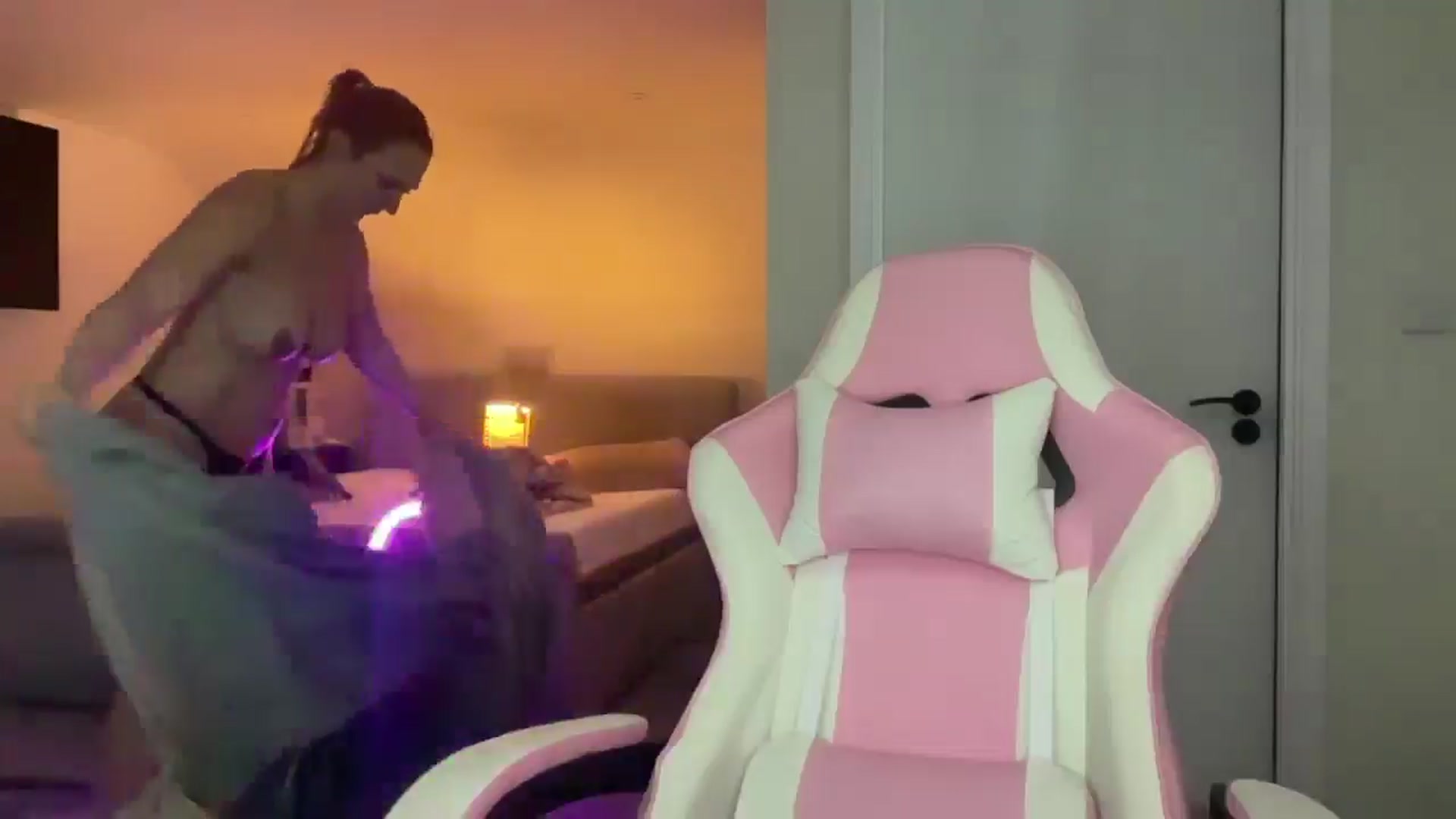 Gallery image thumbnail from Bellanoirxx's myfreecams stream on, 03/10/2026, 23:33 image 4 of 20