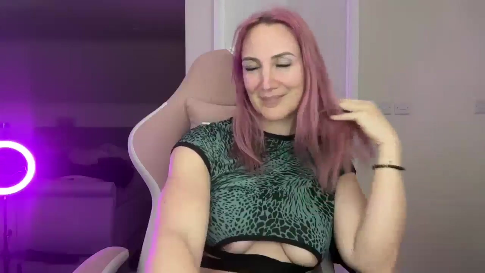 Gallery image thumbnail from Bellanoirxx's myfreecams stream on, 03/31/2026, 22:32 image 7 of 20