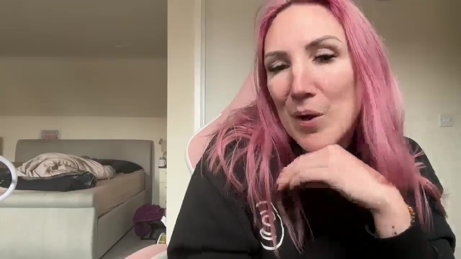 Gallery image thumbnail from Bellanoirxx's myfreecams stream on, 04/01/2026, 11:17 image 15 of 20