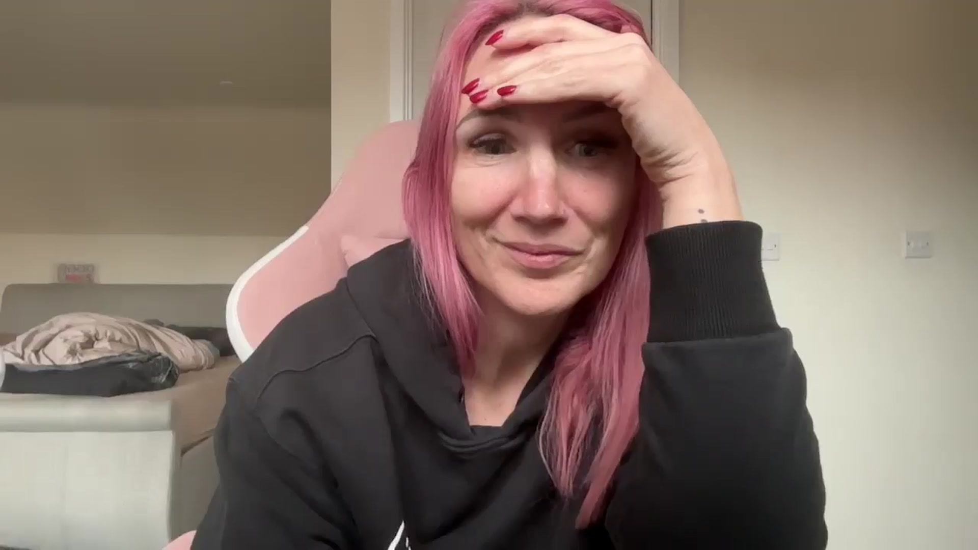 Gallery image thumbnail from Bellanoirxx's myfreecams stream on, 04/01/2026, 11:17 image 6 of 20