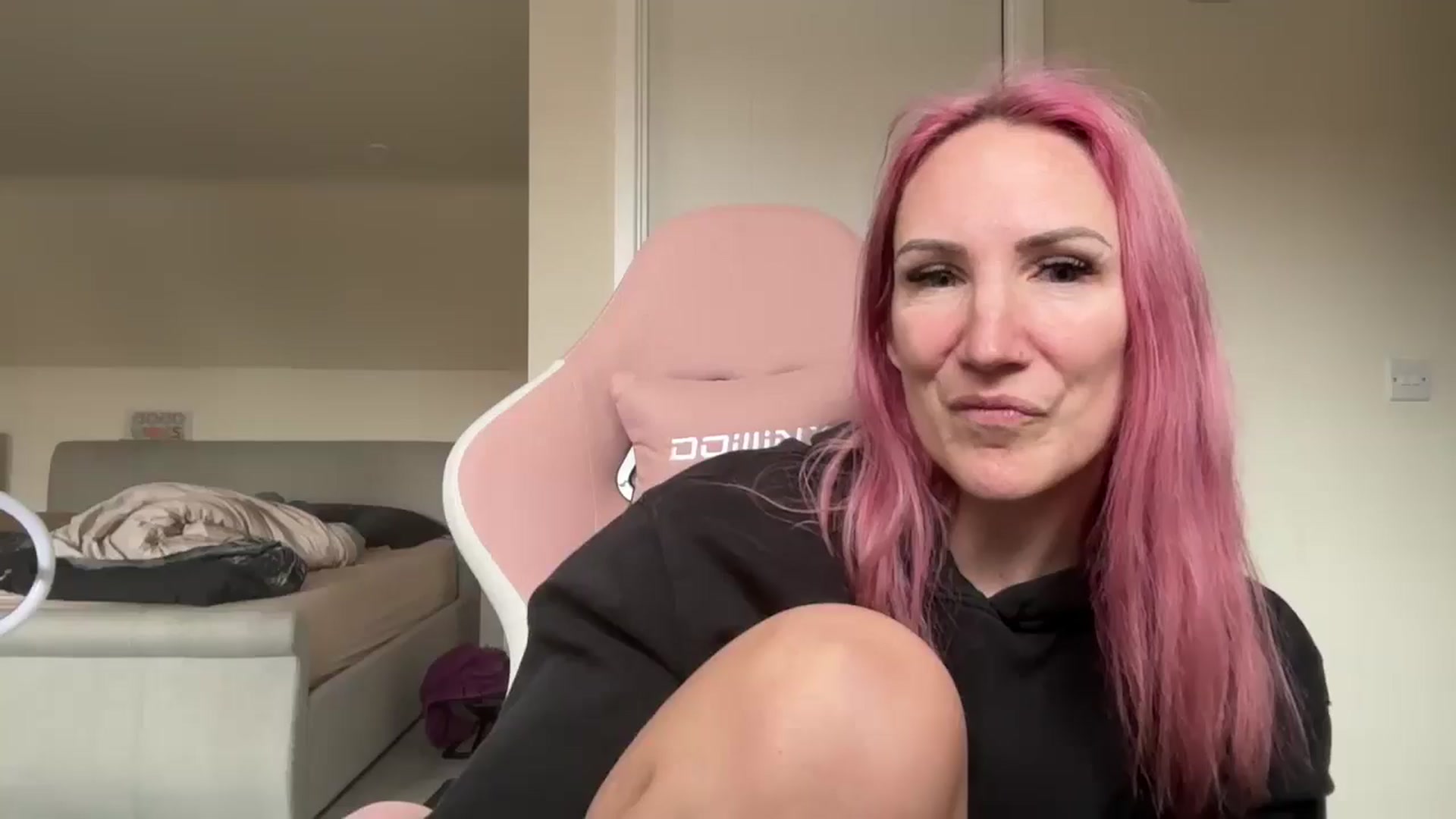 Gallery image thumbnail from Bellanoirxx's myfreecams stream on, 04/01/2026, 11:17 image 13 of 20