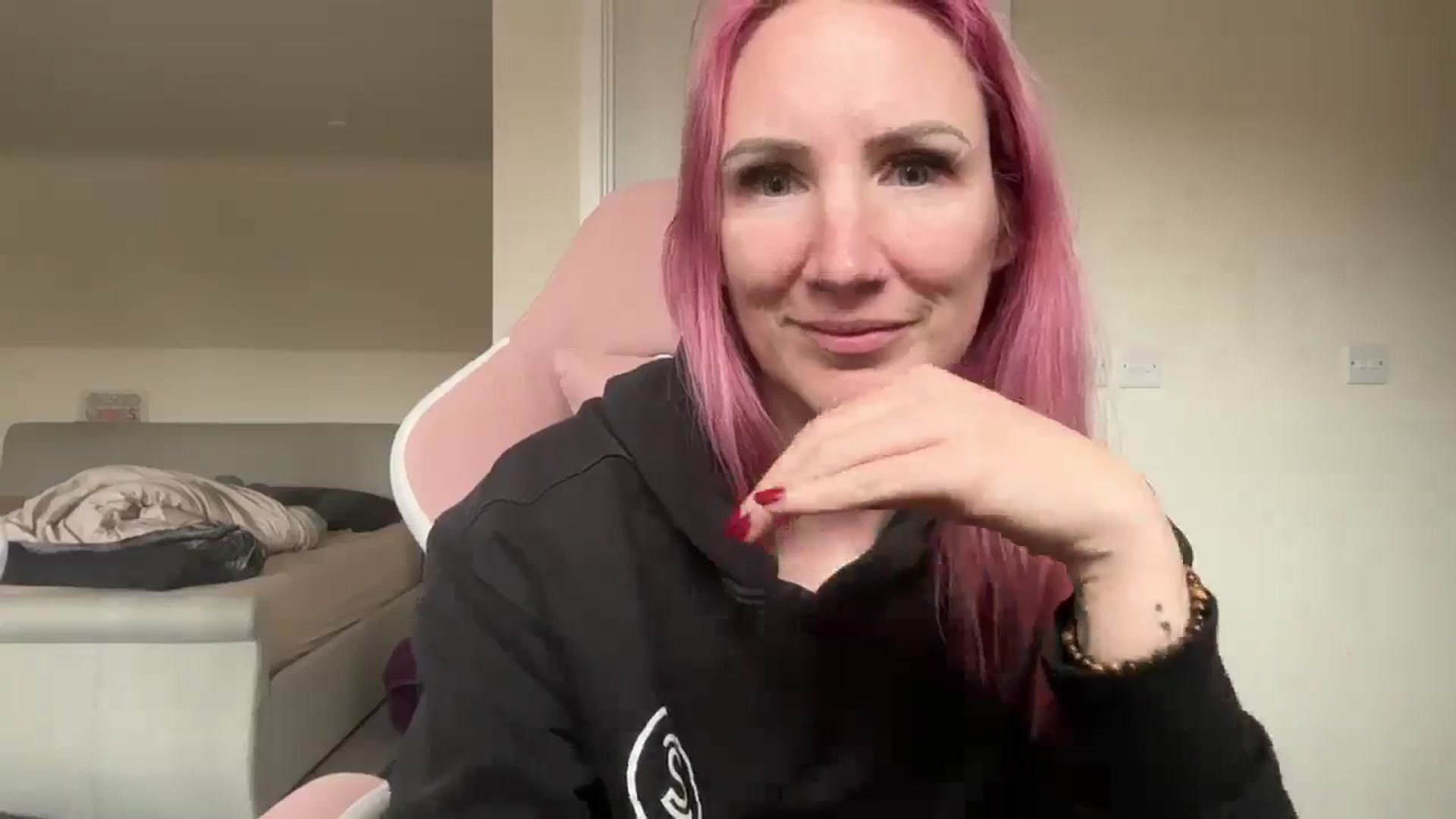 Gallery image thumbnail from Bellanoirxx's myfreecams stream on, 04/01/2026, 11:17 image 7 of 20