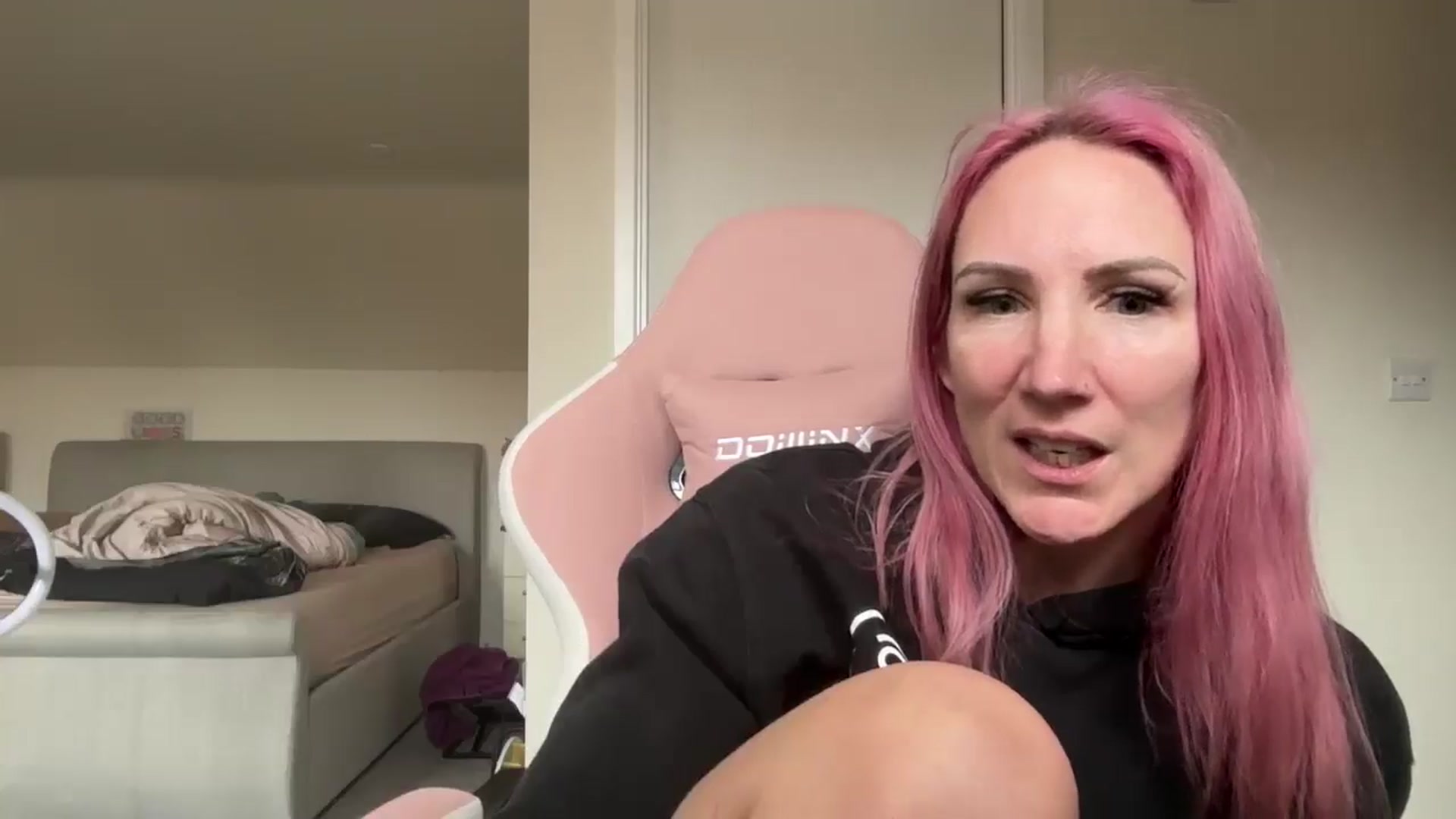 Gallery image thumbnail from Bellanoirxx's myfreecams stream on, 04/01/2026, 11:17 image 14 of 20