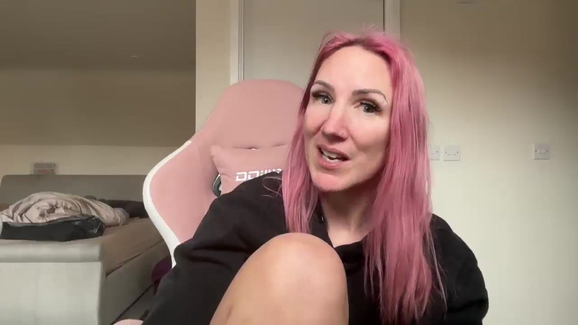 Gallery image thumbnail from Bellanoirxx's myfreecams stream on, 04/01/2026, 11:17 image 10 of 20