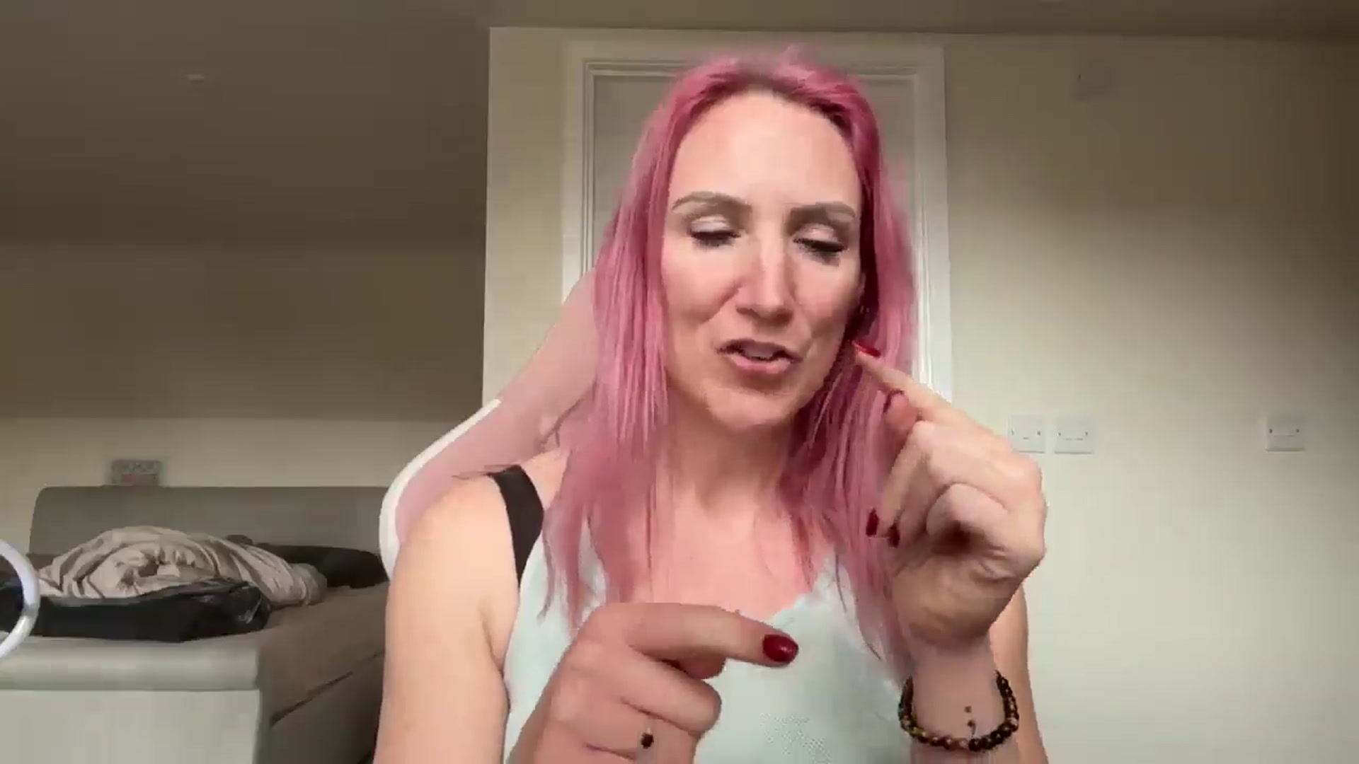Gallery image thumbnail from Bellanoirxx's myfreecams stream on, 04/01/2026, 14:22 image 14 of 20