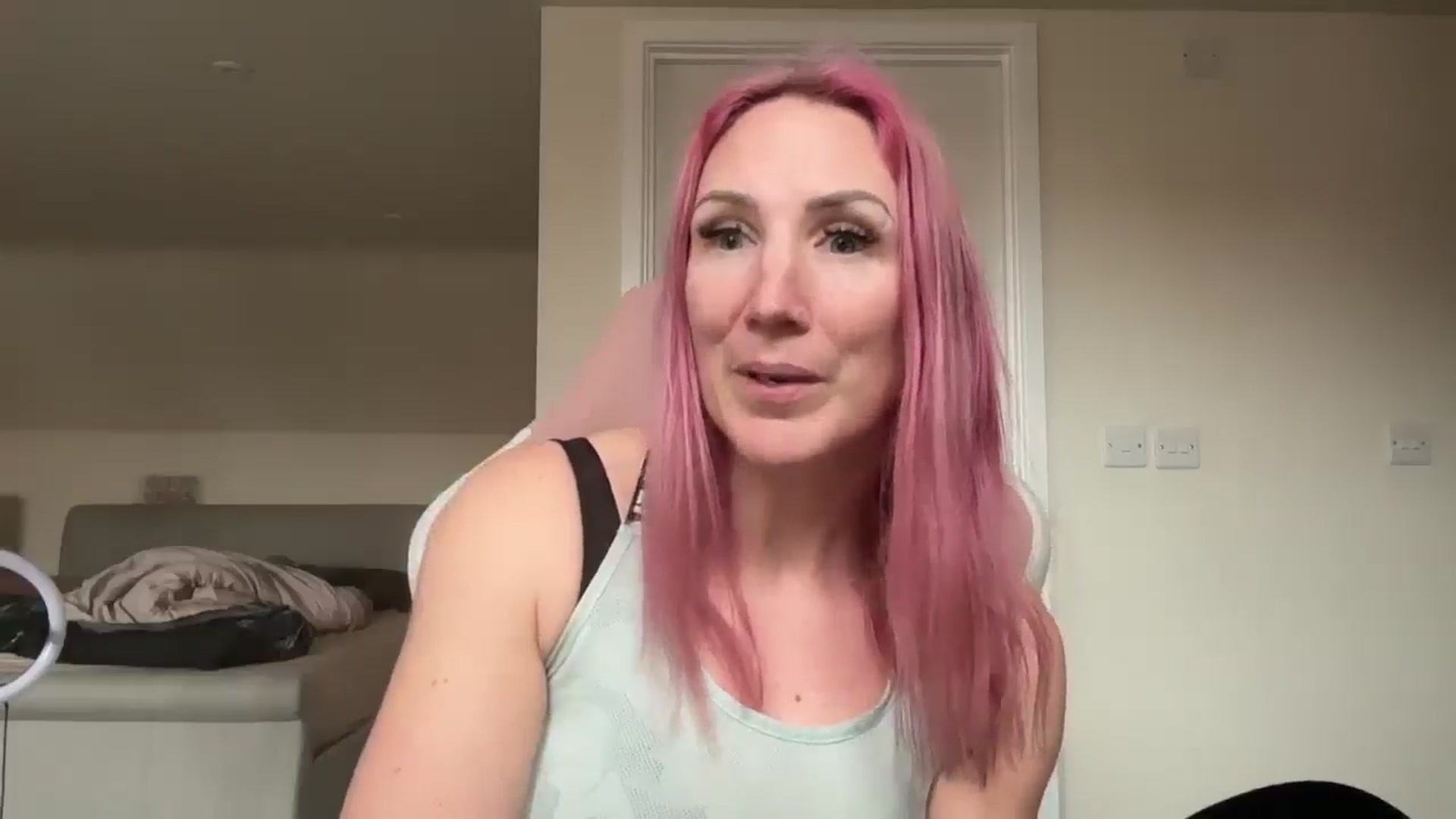 Gallery image thumbnail from Bellanoirxx's myfreecams stream on, 04/01/2026, 15:47 image 3 of 20