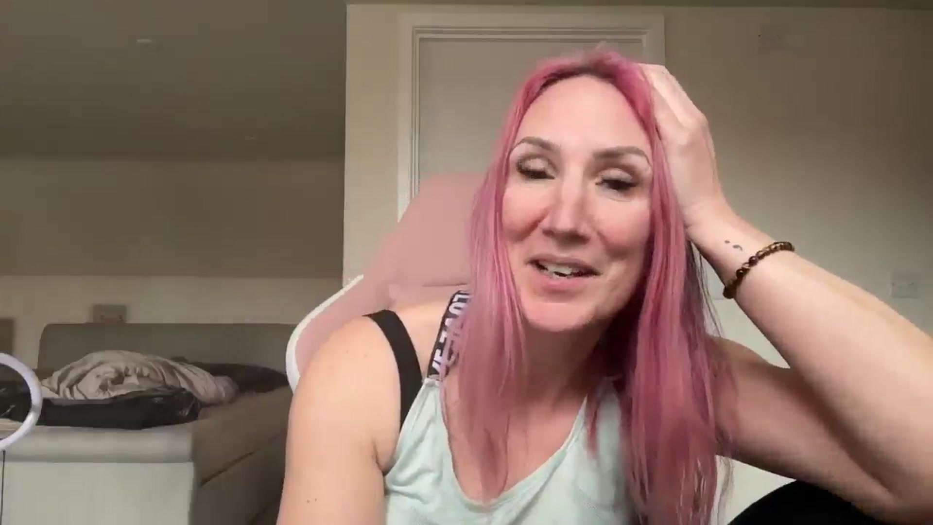 Gallery image thumbnail from Bellanoirxx's myfreecams stream on, 04/01/2026, 15:47 image 4 of 20
